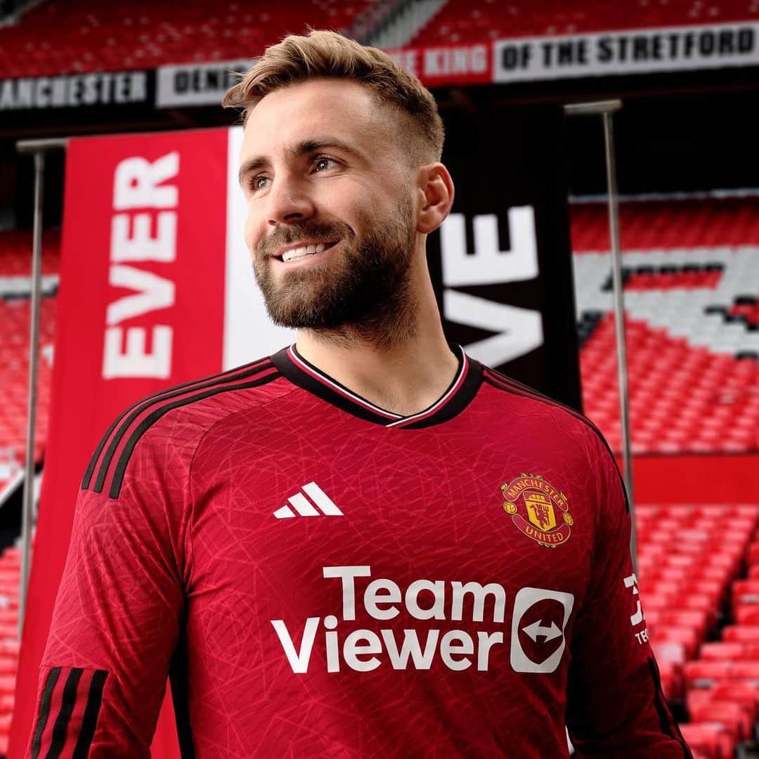 ルーク・ショーのインスタグラム：「23/24 🔴 @manchesterunited」