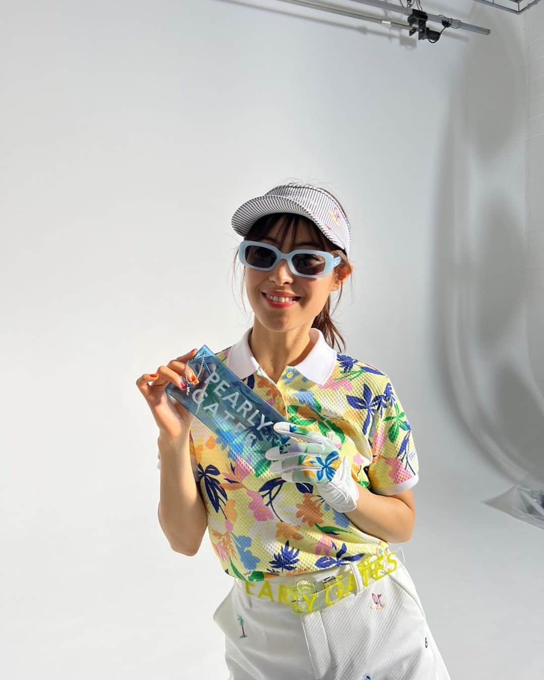 瀧本美織さんのインスタグラム写真 - (瀧本美織Instagram)「🌴オフショット🫶 実はこちらの衣装でも結構飛んでまして🧚🏻 たくさんたくさん動いた撮影でした！ 衣装も小物もうさぎさんも何もかも可愛い過ぎました🐰  @pearlygates_official   #PEARLYGATES  #PEARLYGATESTYLE  #golf  #golfwear」6月27日 18時03分 - mioritakimoto_official