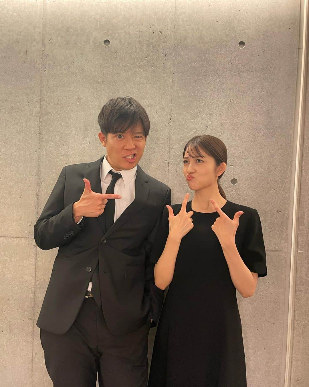 小島梨里杏さんのインスタグラム写真 - (小島梨里杏Instagram)「肇くんこと恵介兄やんと。  😎🔥🤝🏻  #チーズtheater #舞台 #ある風景  紫ちゃんともお別れかー  さみしくて 名残惜しさもあるけれど  またねまたねだよー！  . . いま聴いてる音楽と そこに寄せる想いで  自分の性格が変わった？ 戻った？と分かります。  なつだなつだなつだー 次の作品も面白いことになりそうです🍉」6月27日 18時05分 - r_riria