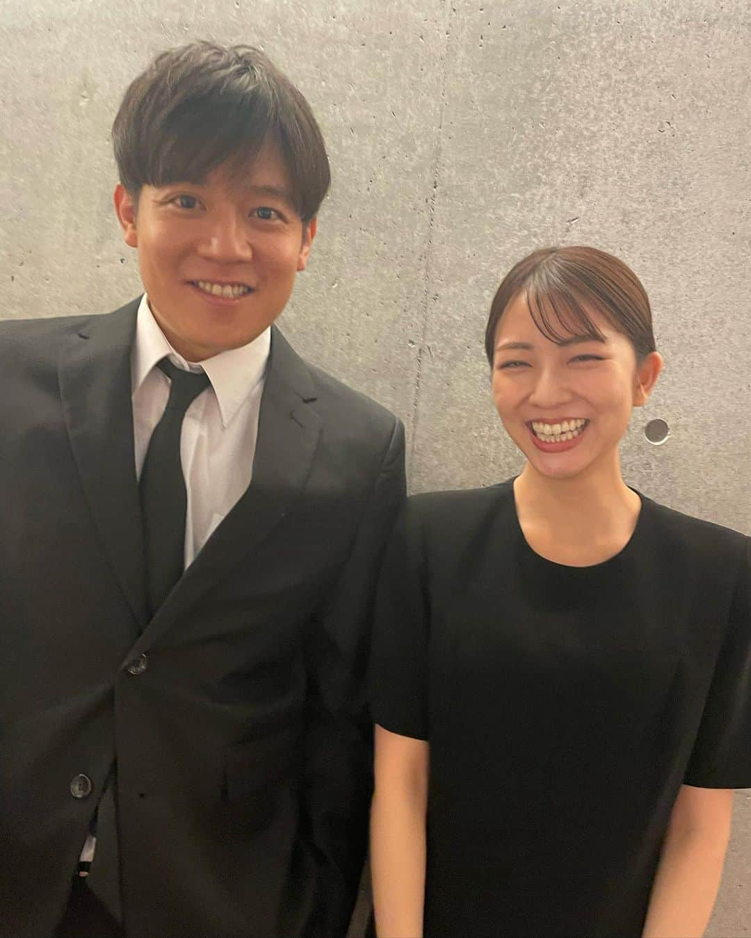 小島梨里杏さんのインスタグラム写真 - (小島梨里杏Instagram)「肇くんこと恵介兄やんと。  😎🔥🤝🏻  #チーズtheater #舞台 #ある風景  紫ちゃんともお別れかー  さみしくて 名残惜しさもあるけれど  またねまたねだよー！  . . いま聴いてる音楽と そこに寄せる想いで  自分の性格が変わった？ 戻った？と分かります。  なつだなつだなつだー 次の作品も面白いことになりそうです🍉」6月27日 18時05分 - r_riria