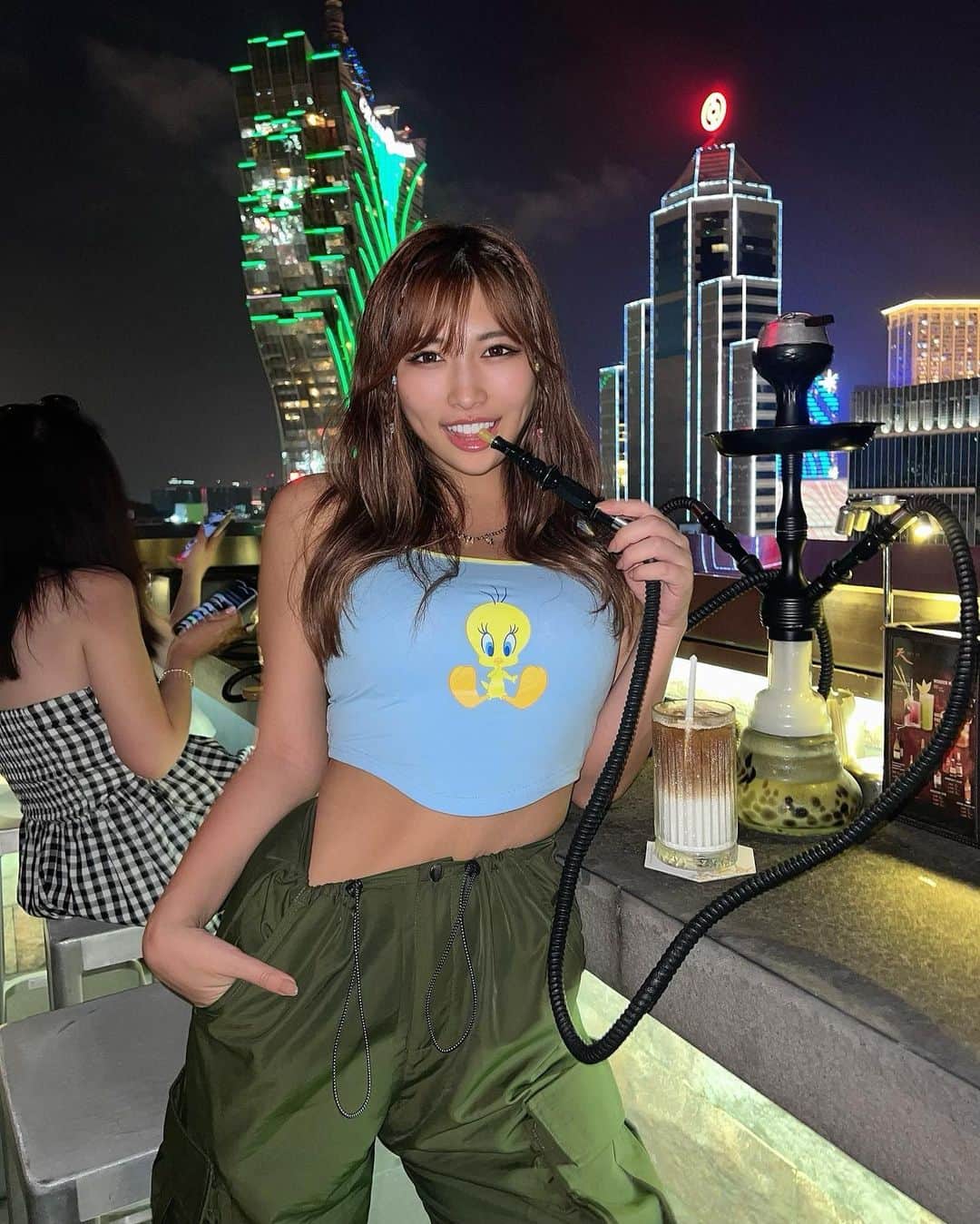  りさぶーのインスタグラム：「初めて海外の大会出た😍 マイハンは27オフです🃏w #ポーカー女子 #もぐり癖治りませんでしたが笑」