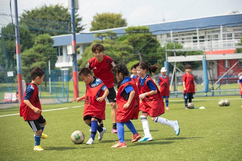 のインスタグラム：「久保建英×JAL  Special Soccer Lesson  に行ってきました！ @japanairlines_jal の皆様、FC東京のスタッフの皆様、そしてイベントに参加してくれた子供達みんなありがとうございました！ #japanairlines  #久保建英」