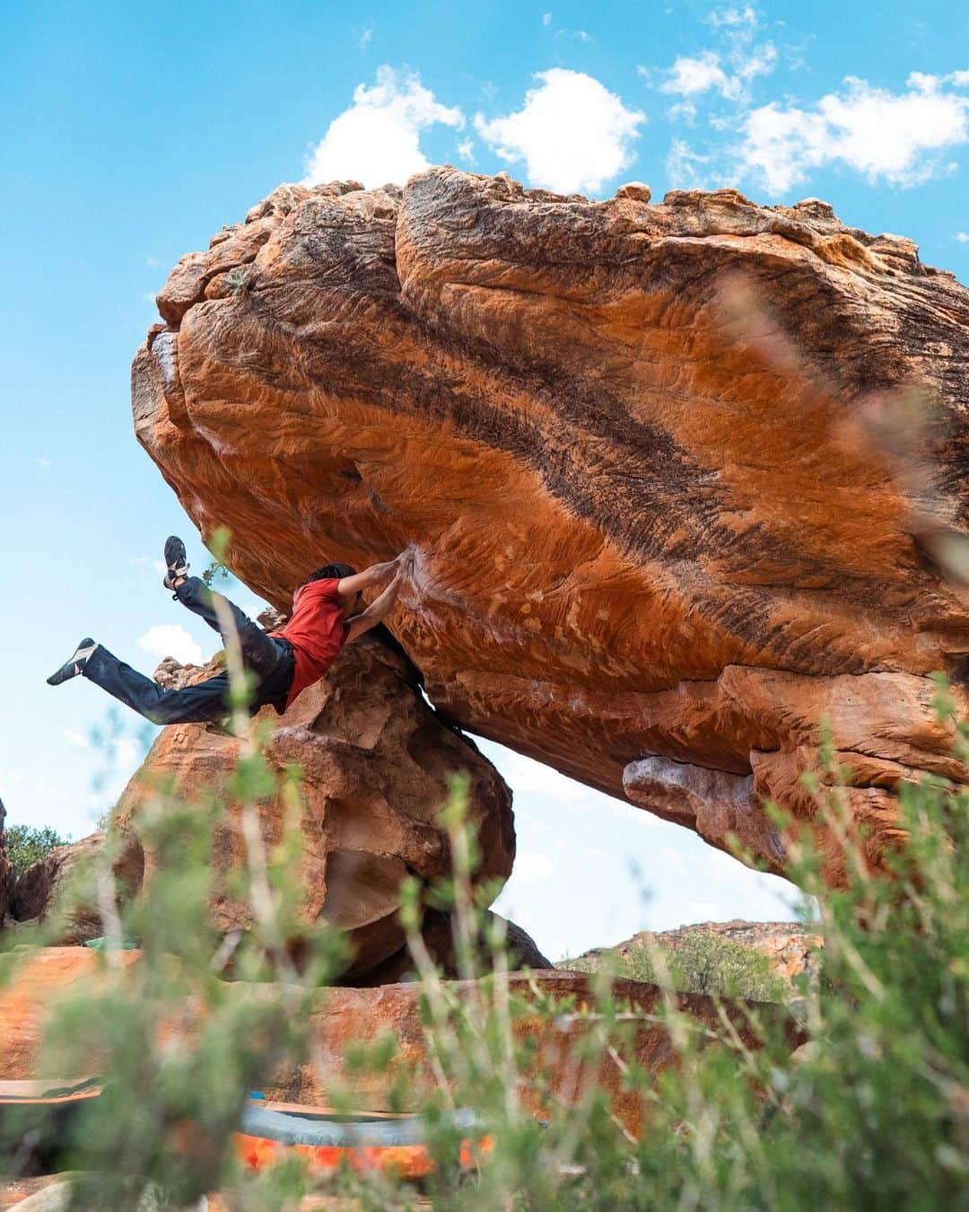 野村真一郎のインスタグラム：「The Sky 8b/V13✅ FA by @dawoods89   #Rocklands 🇿🇦  omg, I sent somehow “The sky” on the first day!!!!  though the time for “The sky” is short, the time i’ve been striving for breaking the limit of my body is really long. I could fully show my strength in this line✔️ ＿＿＿＿＿＿＿＿＿＿＿＿＿＿＿＿＿＿＿＿＿＿＿＿＿＿＿＿＿＿  やば、初日でスカイが登れちゃった。 このラインだけに費やした時間で言えば少ないけど、自分の体格の中での限界を追求してきた時間は長く、スカイは今の限界に近い中でそれを体現させてくれた。 うれしーーー。  📸: @ryu____1   @rokdo_team @montura_official @monturajapan @unparallelup @rockmasterhq_caravan @clover_resole @project_daihold @frictionlabs @hamasakichiryoin0929」