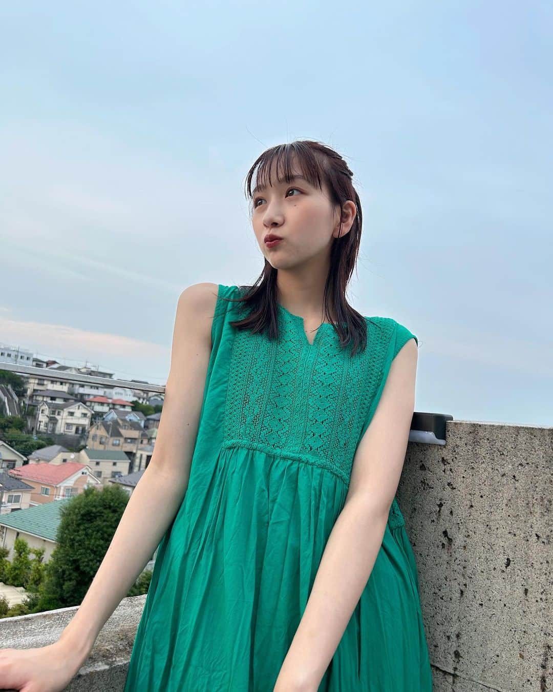 杉本愛里のインスタグラム：「ノースリーブ着れる季節が来る^_^ 緑大好き💚」