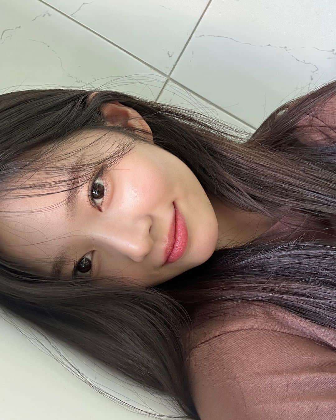 キム・ミンジュのインスタグラム：「🩶🖤」