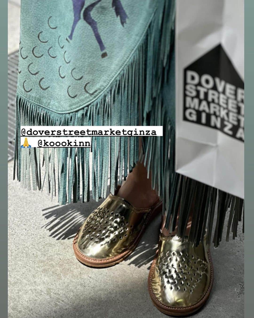ロサモサのインスタグラム：「FRESH + ROSA MOSA SS23 shoes  are currently  @doverstreetmarketginza 🪩 + go get your pair NOW ‼️ + #rosamosa #rosamosavienna #doverstreetmarket #doverstreetmarketginza #dsm #cdg #commedesgarcons #japanesefashion #austrianfashion #gogetyours #gogetyourpair #rosamosas #ginza #ginzafashion #madeinaustria  + photo @koookinn 🙏」