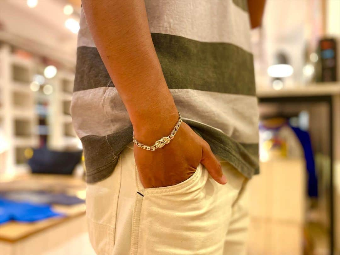 スタンダードカリフォルニアさんのインスタグラム写真 - (スタンダードカリフォルニアInstagram)「Sho着用 SD Made in USA Knot Bracelet.  @standardcalifornia_os  @standardcalifornia_movie   #standardcalifornia #スタンダードカリフォルニア #bracelet #ブレスレット #accessories #アクセサリー #silver #シルバー #silver925 #シルバー925 #925  #silveraccessory #シルバーアクセサリー #internationalshipping #overseashipping #worldshopping #worldshoppingjp」6月27日 18時41分 - standardcalifornia