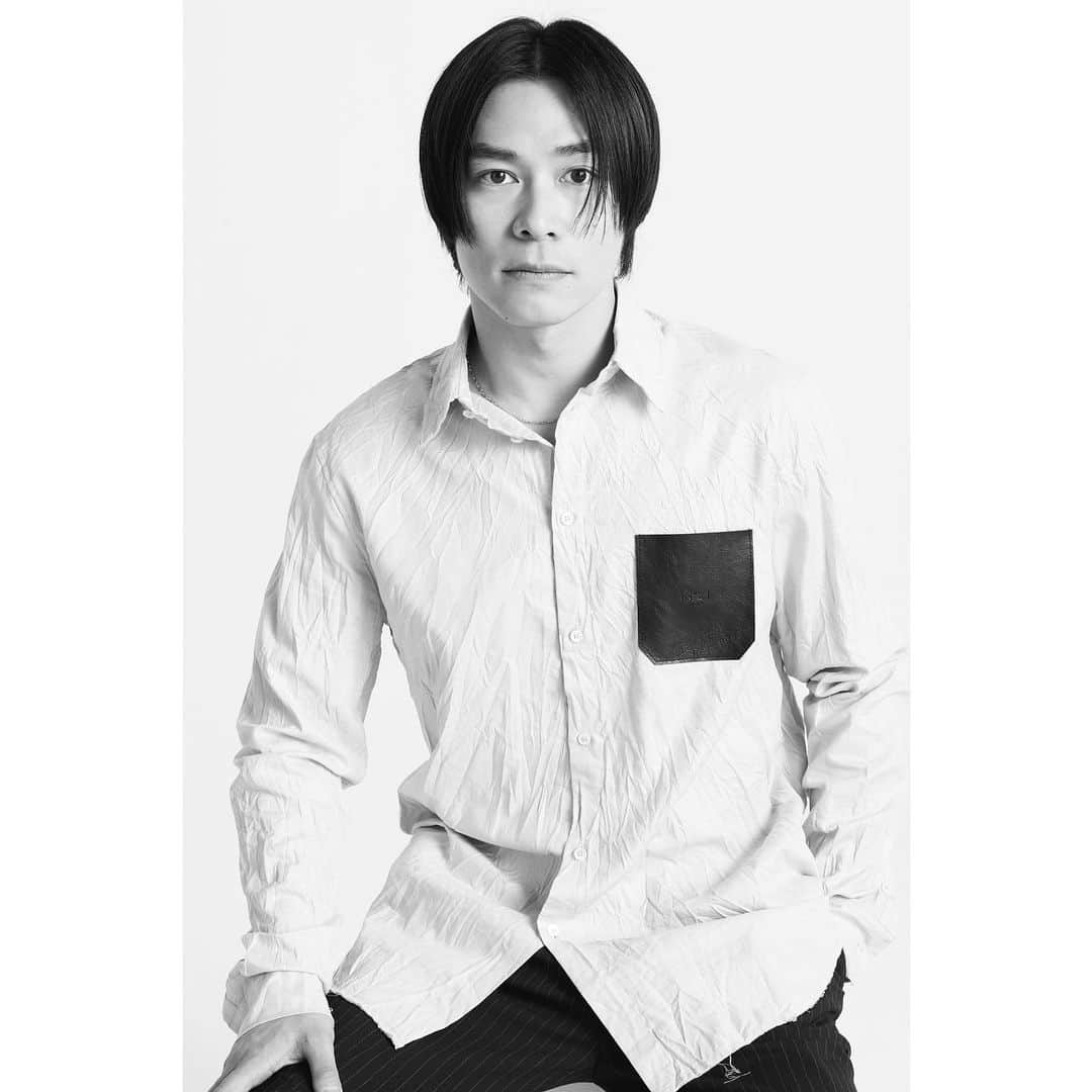 のインスタグラム：「・・・・・  NEW PORTRAIT  all clothes by @numeroventuno   photos @makotonakagawa  fashion @yoshiyukimayama  hair & make up @yuyanara   special thanks @tanakataki @iza_official」