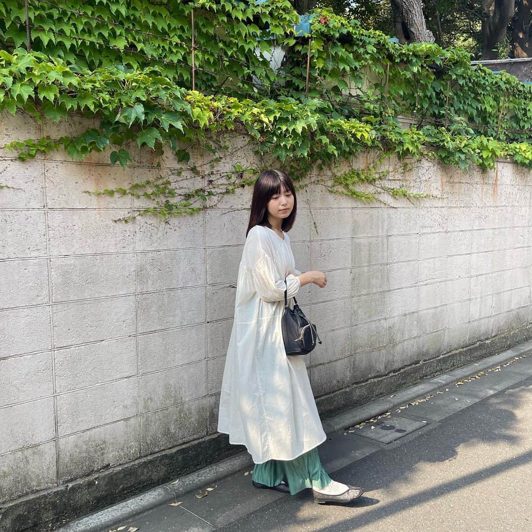 吉田莉桜のインスタグラム：「最近の私。 また、カフェ巡りでも再開しようかな。  実は、髪色をどんな色にしようか迷ってて もう1ヶ月経ちそうです。笑」