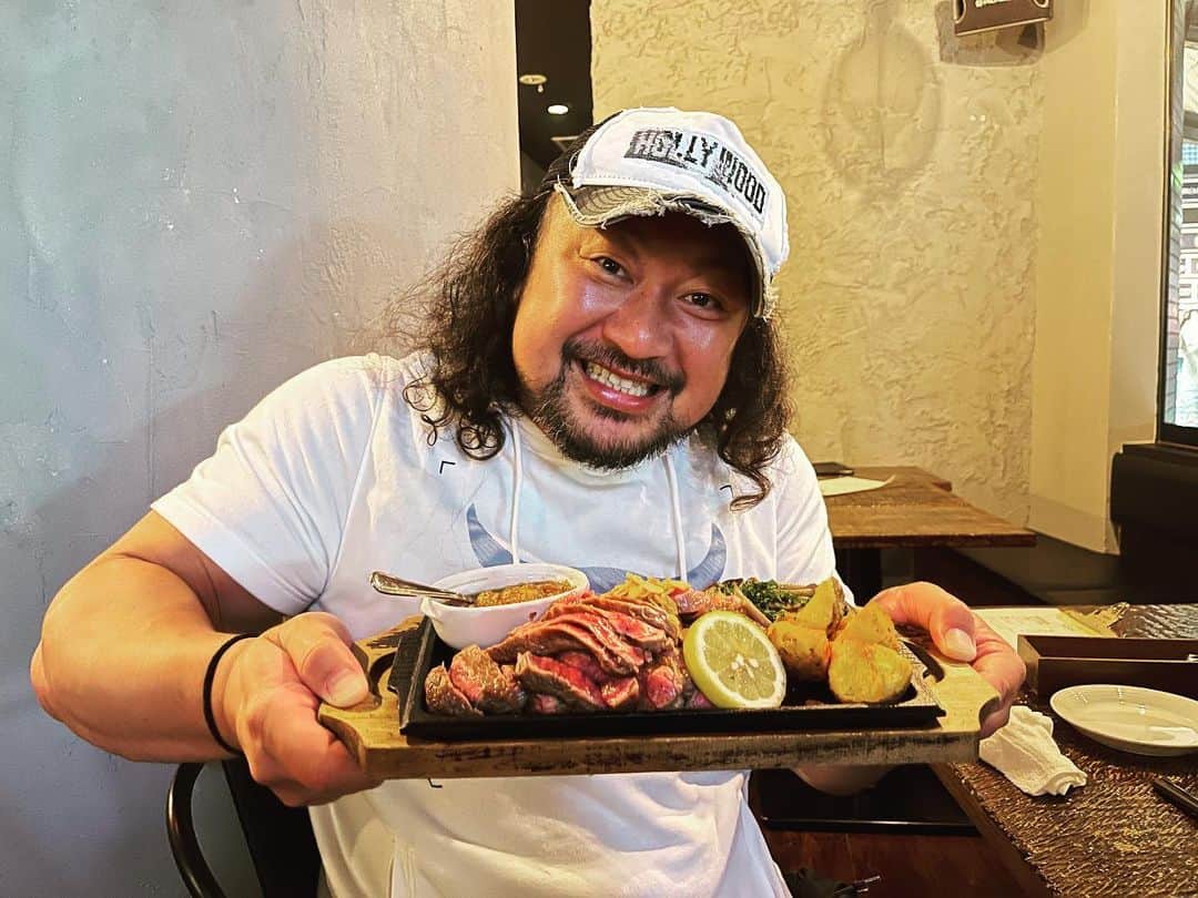 のインスタグラム：「I love steak 🥩 #dragongate #prowrestling #steak #beef #dinner #ドラゴンゲート #プロレス #金沢 #ステーキ #ディナー #グルメ #肉」