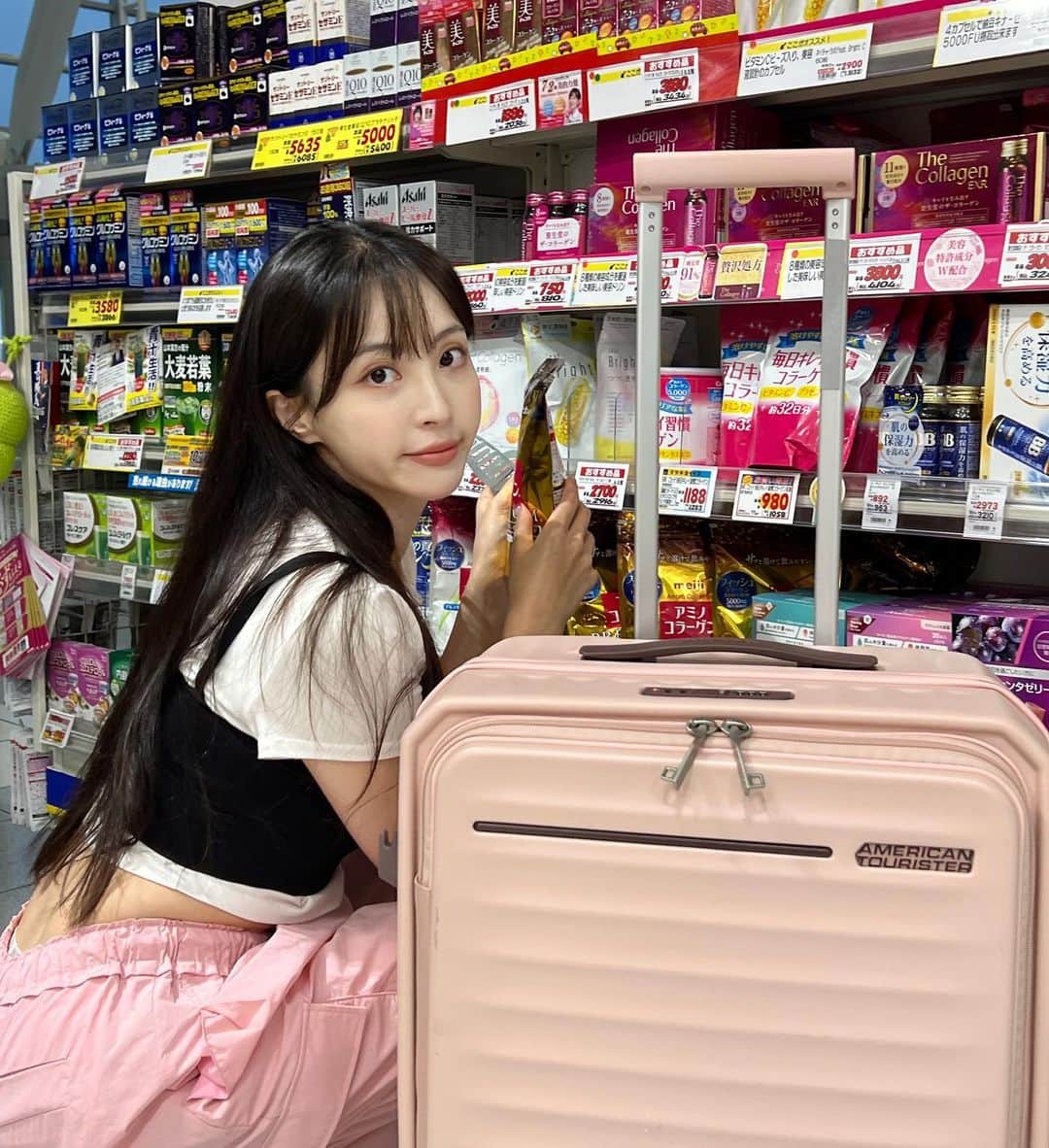 ジャング・ウネ・サングのインスタグラム：「핑크핑크 💓 핑순이 핑핑  이번여행을 핑크핑크캐리어랑💓 얘들아 나오늘 롤할거야!! 모여!!!!!! 댓글달아!!! 오늘 밤 11시」