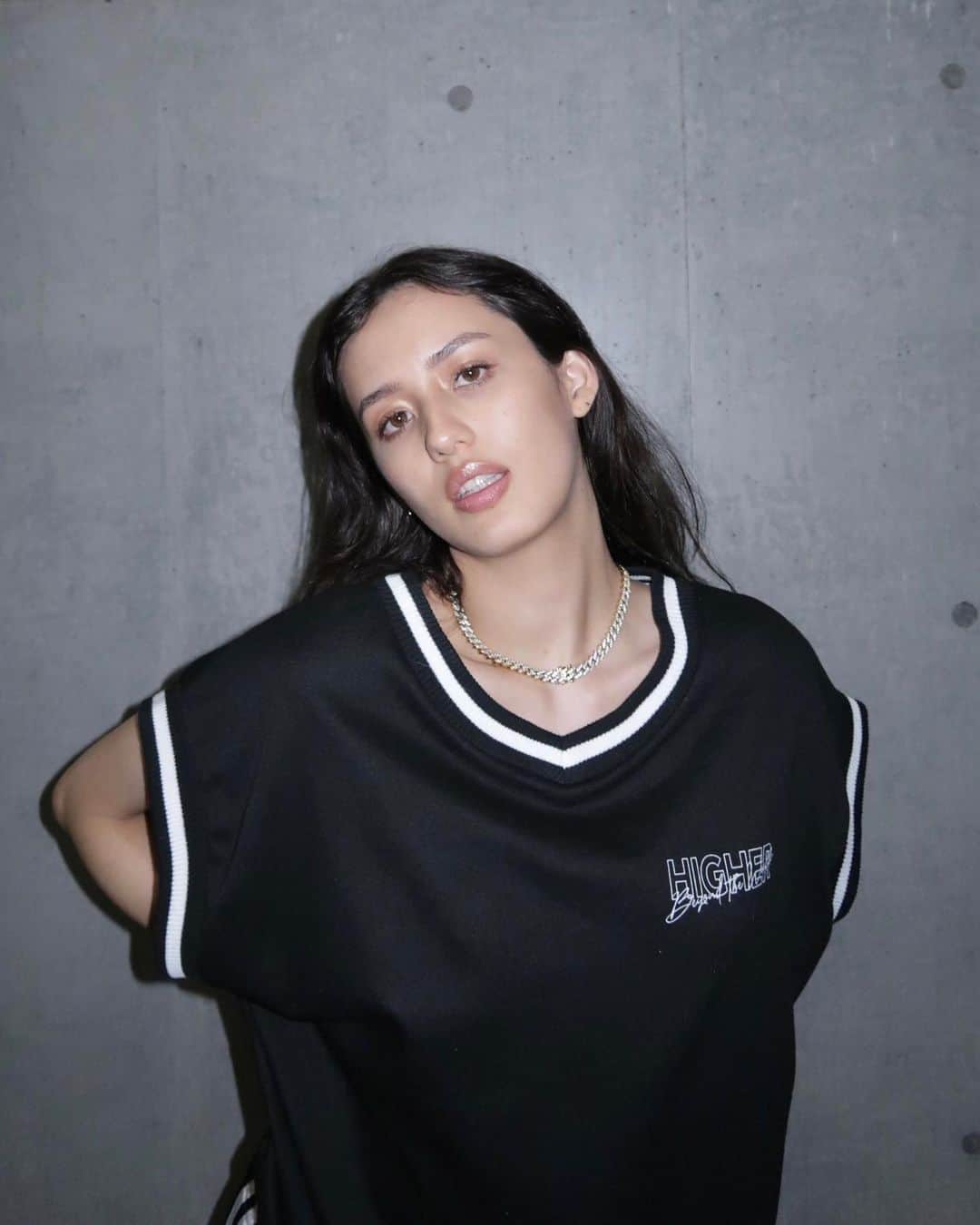 のインスタグラム：「okok last one!🖤  ちなみにこのトップスしまむらだよ🤣」