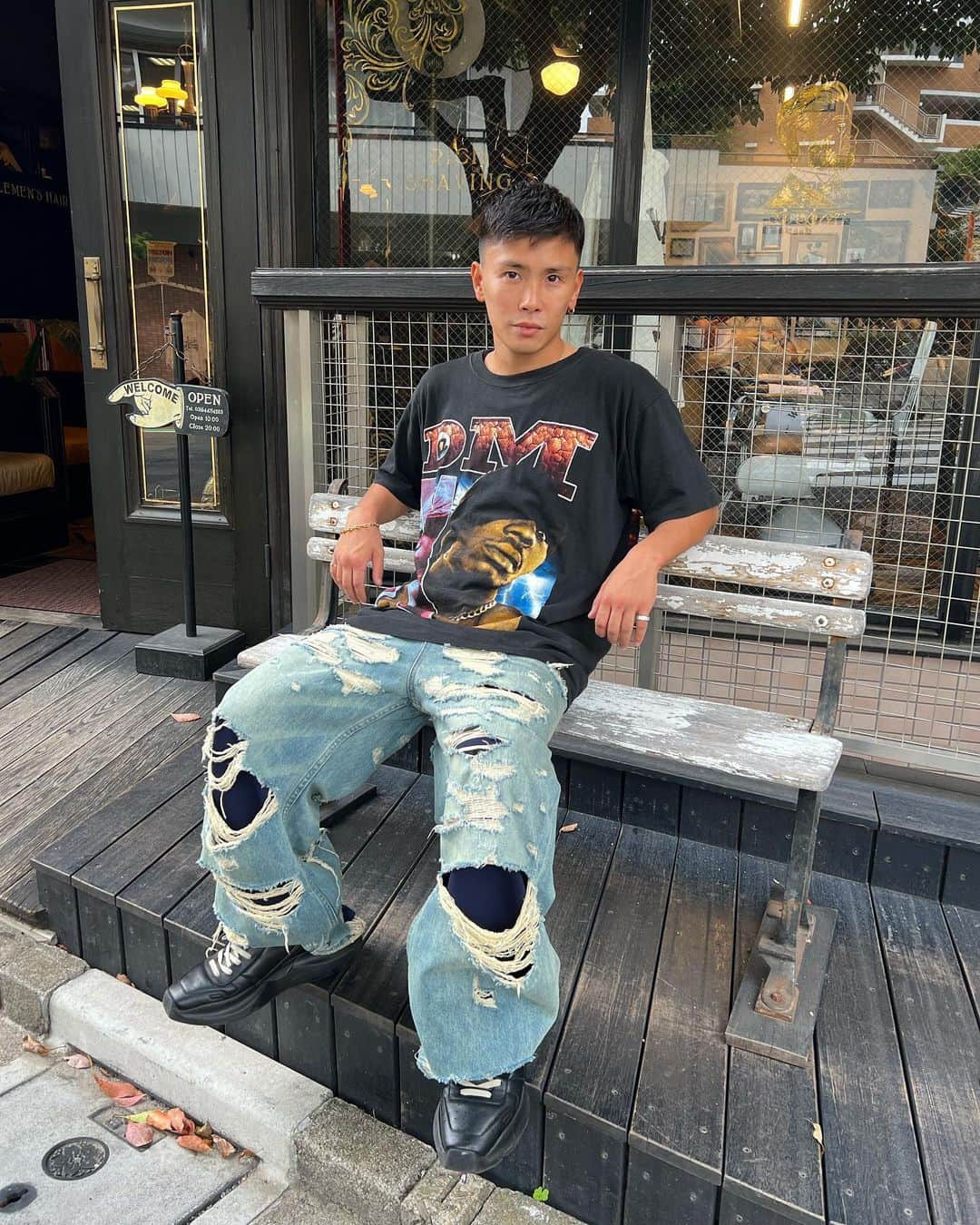岩田翔吉のインスタグラム：「My life is full of love 🧡🧜🏾‍♀️🪼🐚🍿♪  #dmx #balenciaga #rickowens #destroyeddenim #goyard #bobmarley #vintagetee #saintmxxxxxx #littlemermaid #disney #outfits #ootd #fashion」