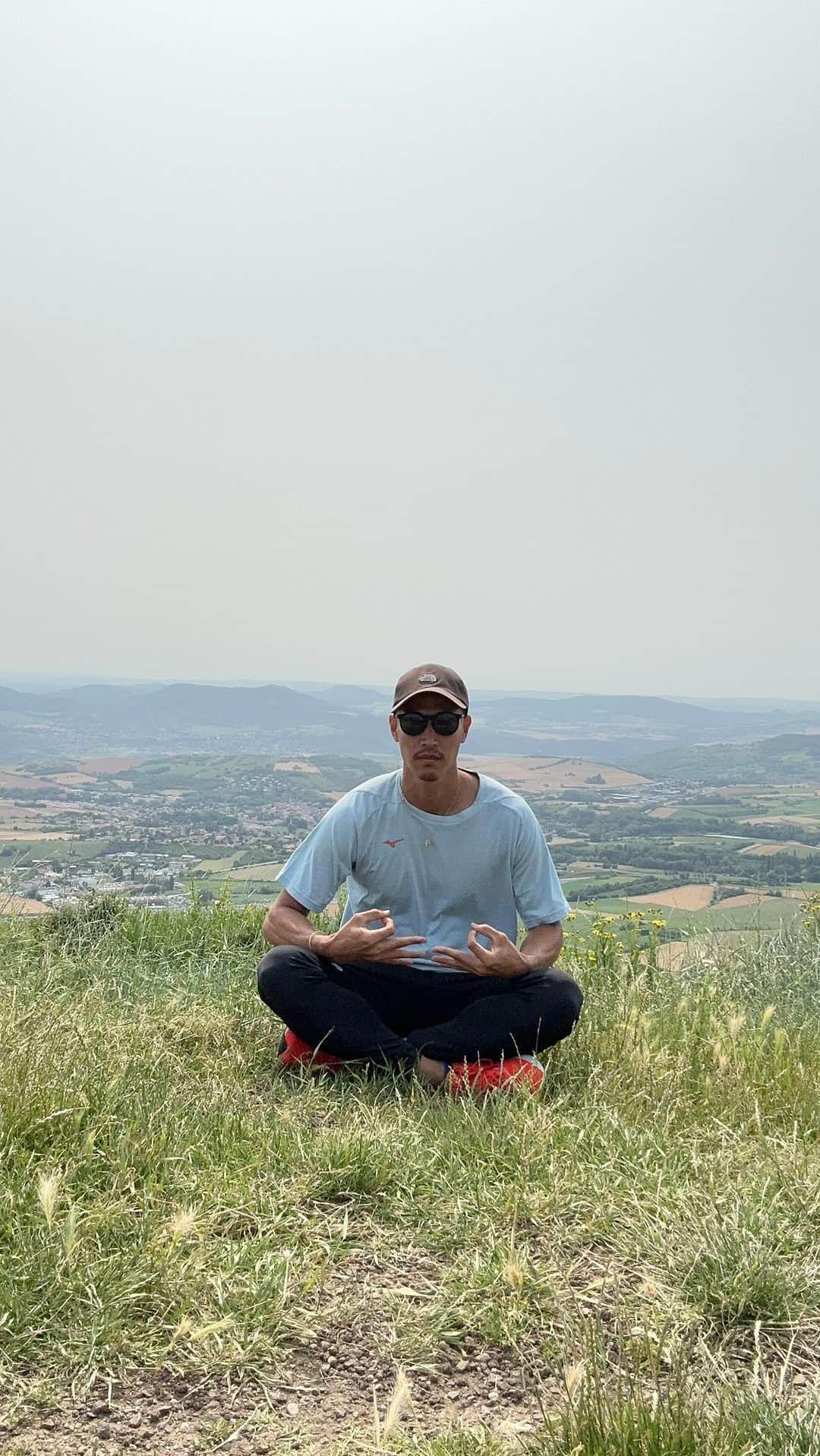 山本聖途のインスタグラム：「Plateau de Gergovie⛰️ purification of the mind🌳」