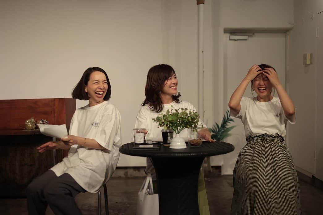 川崎優さんのインスタグラム写真 - (川崎優Instagram)「. . のぞけるお茶会☕️ COFFEE＋ PUYEY １杯目 全6公演、終了しました！  ご来場いただいた皆様、 本当にありがとうございました🥜 そして、コーヒーの香りのする空間を作りたい、カフェにいる感じでお芝居を観てほしいという私たちの我儘を叶えてくださった… 柳川の tanabata bakery cafe さん （ @tanabata_bakery_cafe ）美味しいコーヒーを淹れてくれたゆうやくん。（ @adayu1129 ）  劇中のかっこよすぎる映像、そして自らメイキングまで撮って編集してくれた敏腕すぎるディレクター 橋本稔里ちゃん。  大名SRギャラリー みんな大好き橋本理沙さん　（ @rikupon_risapon ）  おしゃれな写真を撮って下さったカメラマンの越智達也さん。（ @distance_ochi ） 撮影場所をこころよくかしてくださった、ビール＆ワインドードー🦤のあべちゃん。 （ @beer_and_wine_dodo ）  忙しい中、全面バックアップしながら、当日もサポートしてくださった所属事務所OFFICE NOIR マネージャーの皆様 会長マキさん、清水淳平社長。  いつもおしゃれな衣装ありがとうございますな小畑さん。 （ @ryojiobata ）  いつも配信映像🎥ありがとうございます✨ 宮崎さん （ @zak_fuk ） 福島さん　（　@katsuyoshi_0921 ）  ご協力いただいたすべてのみなさまに、感謝申し上げます☺️🌿  そしてやっぱり。  メッセージ性もしっかりありながら、コミカルで平和で。 そして観終わった後、ほわんと心が浄化されるような気持ちになれるお芝居を作る PUYEYのおふたり。 けちゃさん マッスィーさん。（ @puyey_official ）  キャラクターを演じ分け、 どこかにいそうでいながらその役を魅力的だと思わせてしまう…その凄さを近くでみることができて幸せです🦤✨  制作としても携わり お芝での抜群の安定感と 突き抜けた明るさとありったけの愛情でいつもパワーをくれる三好美優さん。（　@miyu_noir ）  経験豊富で引き出しだらけ。 人間力とコミュニケーション能力も素晴らしい…太陽みたいな相棒、宮本亜里沙ちゃん。（　@ariariarisa.m ）  魅力的すぎる４人と一緒にできて、楽しかったーーー✨ いや…楽しい✨✨✨✨✨  これからも、穏やかに 楽しくワクワクすることをお届けしていけたら嬉しいです。  長くなりすぎてここまで読んだ方が果たしているのか！笑 読んでくれた貴方ありがとうございます🥹  次回、２杯目☕️で お会いしましょう。  @kumakumacamera2 さん ステキなお写真ありがとうございます！」6月27日 19時26分 - yuu__noir