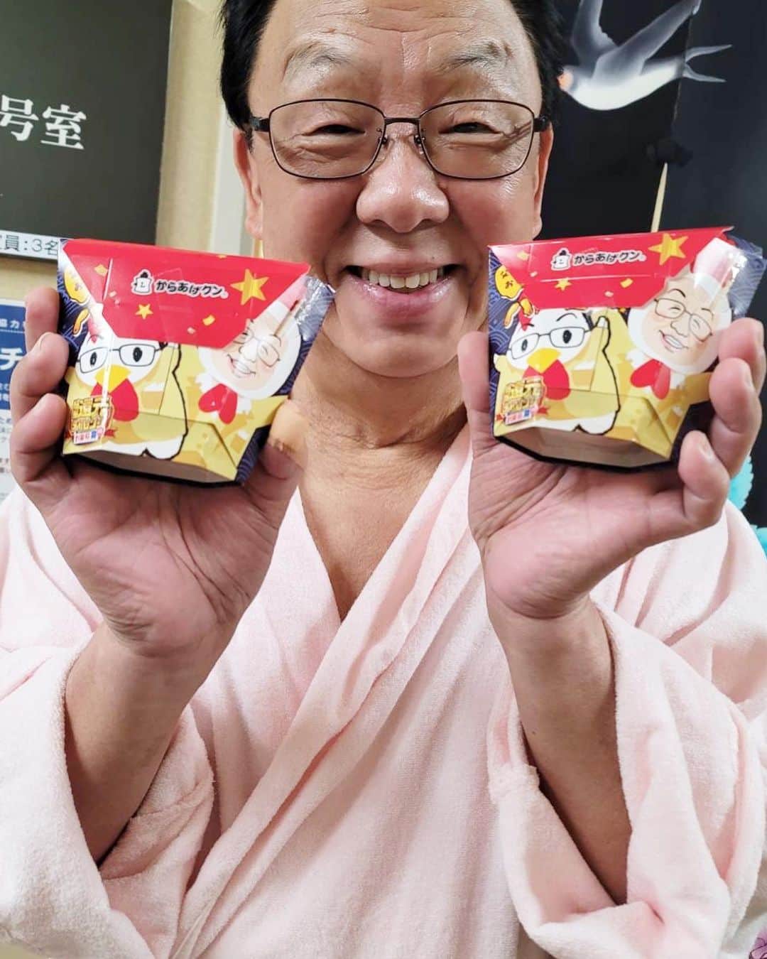 梅沢富美男のインスタグラム：「LAWSONで今日から父富美男考案の「からあげクン海鮮バター醤油味」 発売です！ バターの香りと海鮮の旨味がたまりません。 おかずにもおつまみにもおすすめです！  #LAWSON #ローソン #からあげクン」