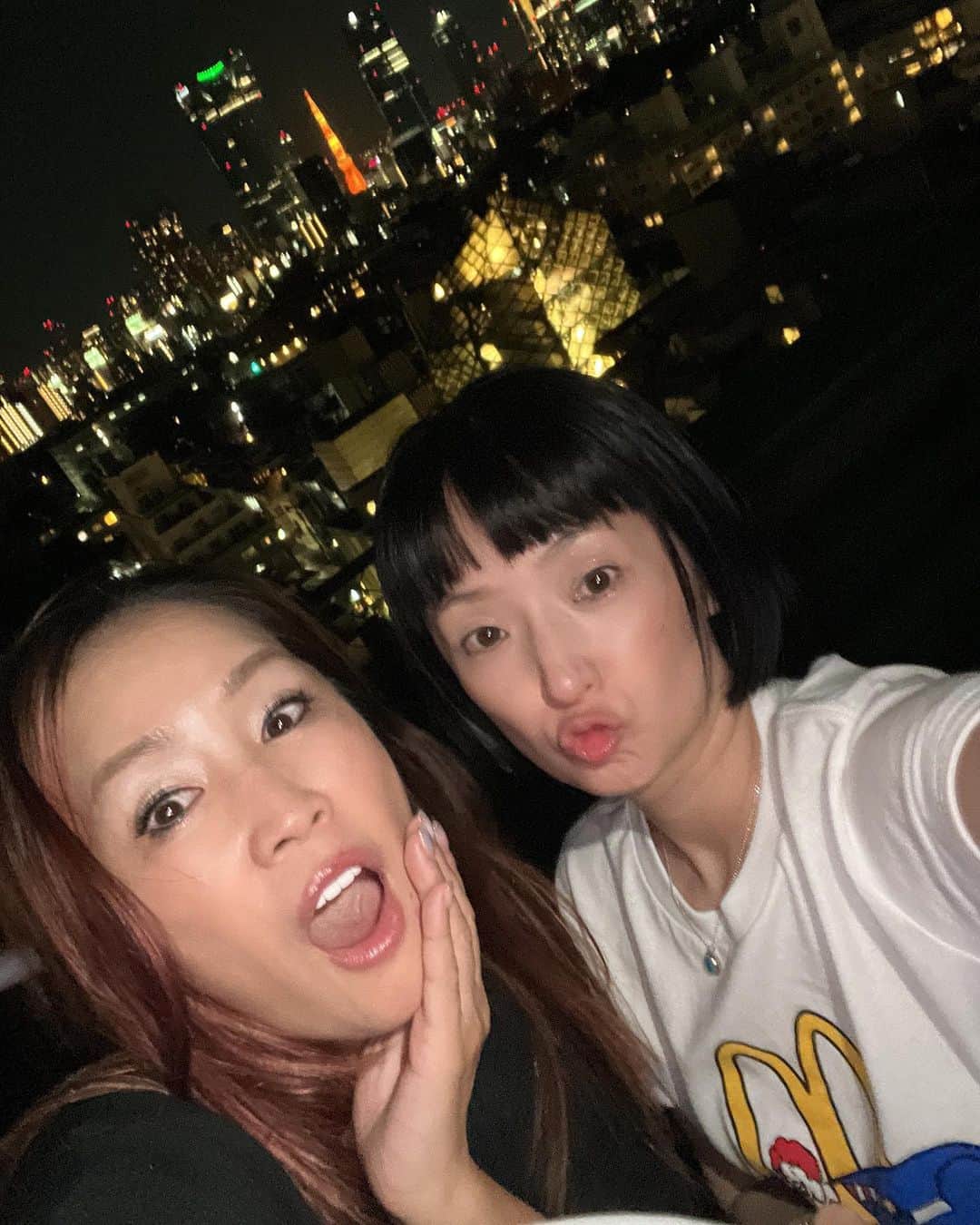 千秋さんのインスタグラム写真 - (千秋Instagram)「かずが帰国してる🇯🇵 いつも #東京タワー か #富士山 が見える場所に住みたいです🗼🗻  #東京」6月27日 19時29分 - chiaki77777