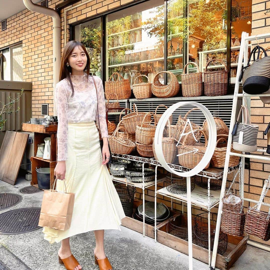 間瀬遥花さんのインスタグラム写真 - (間瀬遥花Instagram)「. 雑貨屋行ったら何も買わずには出て来られない病 . 夏に向けてそば猪口お買い上げ🫶🏻 . . . #allegoryhometools #アレゴリーホームツールズ #代官山 #代官山さんぽ #雑貨屋巡り #雑貨屋 #雑貨屋さん巡り #雑貨屋さん #雑貨屋めぐり #代官山散歩 #noela #frayid #スカート #スカートコーデ #シースルートップス #ショッピング #お買い物」6月27日 21時00分 - maseharu_929