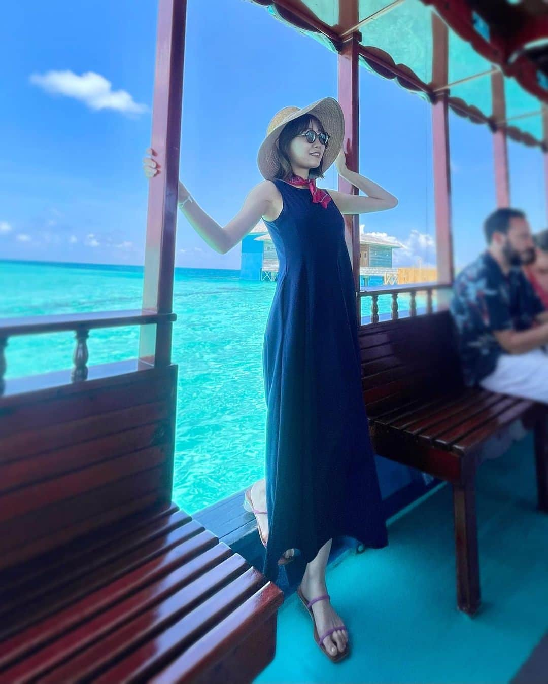 浦野一美さんのインスタグラム写真 - (浦野一美Instagram)「#✈️   快適な旅には快適な服...♪*ﾟ  汗をかいてもすぐ乾くとか、 日焼けしづらいとか、 滞在期間が長いとお洗濯も必須🧺🧼 今回もスリランカからモルディブまで UNIQLOが大活躍していましたᵕ̈*  👗ワンピース @uniqlo_jp @uniqlo_ginza  #︎︎︎︎︎︎ウルトラストレッチエアリズムワンピース （ノースリーブ・標準丈・112.5～123.5cm） 👡サンダル ︎︎︎︎︎︎ @sesto_shoes  クリアヒール ダブルストラップ ミュール サンダル カラー:PINK/サイズ:S @helen_kaminski  UPF50+ 🧣スカーフ ︎︎︎︎︎︎☑︎ @loewe   ﹏﹏﹏﹏﹏﹏﹏﹏﹏﹏﹏ 🏝️YOU & ME BY COCOON ユーアンドミーバイコクーン (@youandmemaldives )  🚩Teestyle (@tabi_teestyle )  👤Travel Consultant 須沢 悠さん ﹏﹏﹏﹏﹏﹏﹏﹏﹏﹏﹏  #ハネムーン #ハネムーンレポ #ハネムーンモルディブ #honeymoon  #couple #Maldives #🇲🇻#maldivestravel #maldives🇲🇻 #helenkaminski #maldivestrip #新婚旅行 #travel #海外旅行 #夫婦 #夫婦旅行#水着 #loewe #sea #海 #砂浜 #白い砂浜 #coordinate #ootd #ユニクロコーデ #ユニクロ #uniqlo #uniqloコーデ」6月27日 19時31分 - cindy.cinderella