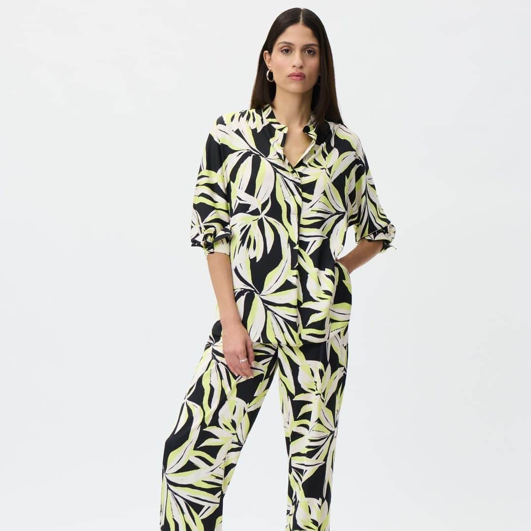 ジョセフリブコフのインスタグラム：「No need to take a trip to the tropics – Bring the tropics to you with this exotic leafy print. #IlovemyJR⁠ ⁠ Pas besoin de partir en voyage dans les tropiques – Amenez-les à vous à l'aide de cet imprimé exotic et verdoyant. ⁠ ⁠ STYLES⁠ 232151/232155/232040⁠」