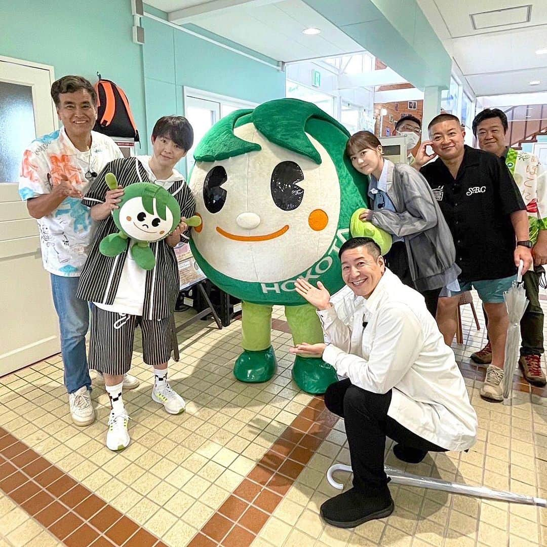 日本テレビ「ヒルナンデス！」さんのインスタグラム写真 - (日本テレビ「ヒルナンデス！」Instagram)「. ローカル線ぶらり旅！いつも発車時刻ぎりぎりに駅に駆け込むイメージがありましたが、今回は2時間のんびり楽しめた駅もあり、途中で温泉にも入って旅行感がありましたね🌊🍈大洗、魅力たっぷりでした！後編も楽しみです！  そして、クイズ！誰うた、皆さんは何問分かりましたか？スタジオではスペシャルアーティストとして#なすなかにし のおふたりが生歌唱🎤✨ありがとうございました！  🌼明日のヒルナンデスは〜？🌼  オードリー番組卒業SP🌸  ①ナンチャン×オードリー　ドライブ旅 ナンチャンとオードリーが最後にやりたかった事を詰め込んだドライブ旅！  ②コスパ隊が行く！ オードリー、松本明子、富田望生が日本百貨店しょくひんかんへ！  ③思い出グルメ 約12年間ヒルナンデス！でオードリーが絶賛したグルメを思い出とともに振り返る  #ヒルナンデス #石原良純 #生田絵梨花 #有岡大貴 #長田庄平 #松尾駿 #浦野モモ (C)日本テレビ」6月27日 19時39分 - hirunandesu_ntv_official