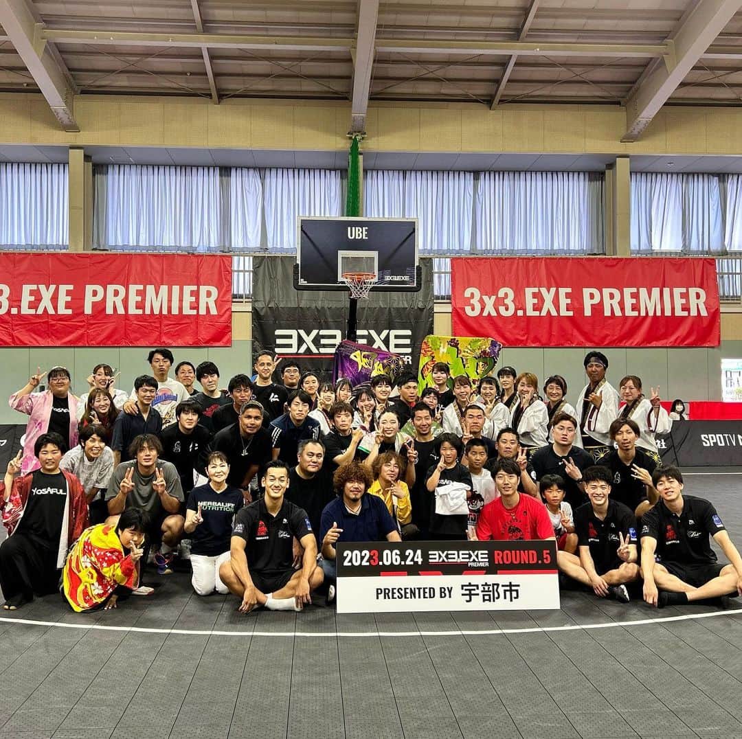 仲摩匠平のインスタグラム：「2023.6.24 昨年スポーツ協定を締結した山口県宇部市で今シーズンも誘致大会を開催することができました。  大会前からCMにラジオに新聞にと取り上げてもらって、さらには今年も朝の生中継に出演させてもらいました。  多くの方々に支えてもらって、無事に誘致大会を終えることができました。  本当にありがとうございました！  次は7/30にゲートパークで広島大会開催です(^^) ・ ・ #3x3 #3x3basketball #3x3exe #山口県宇部市」