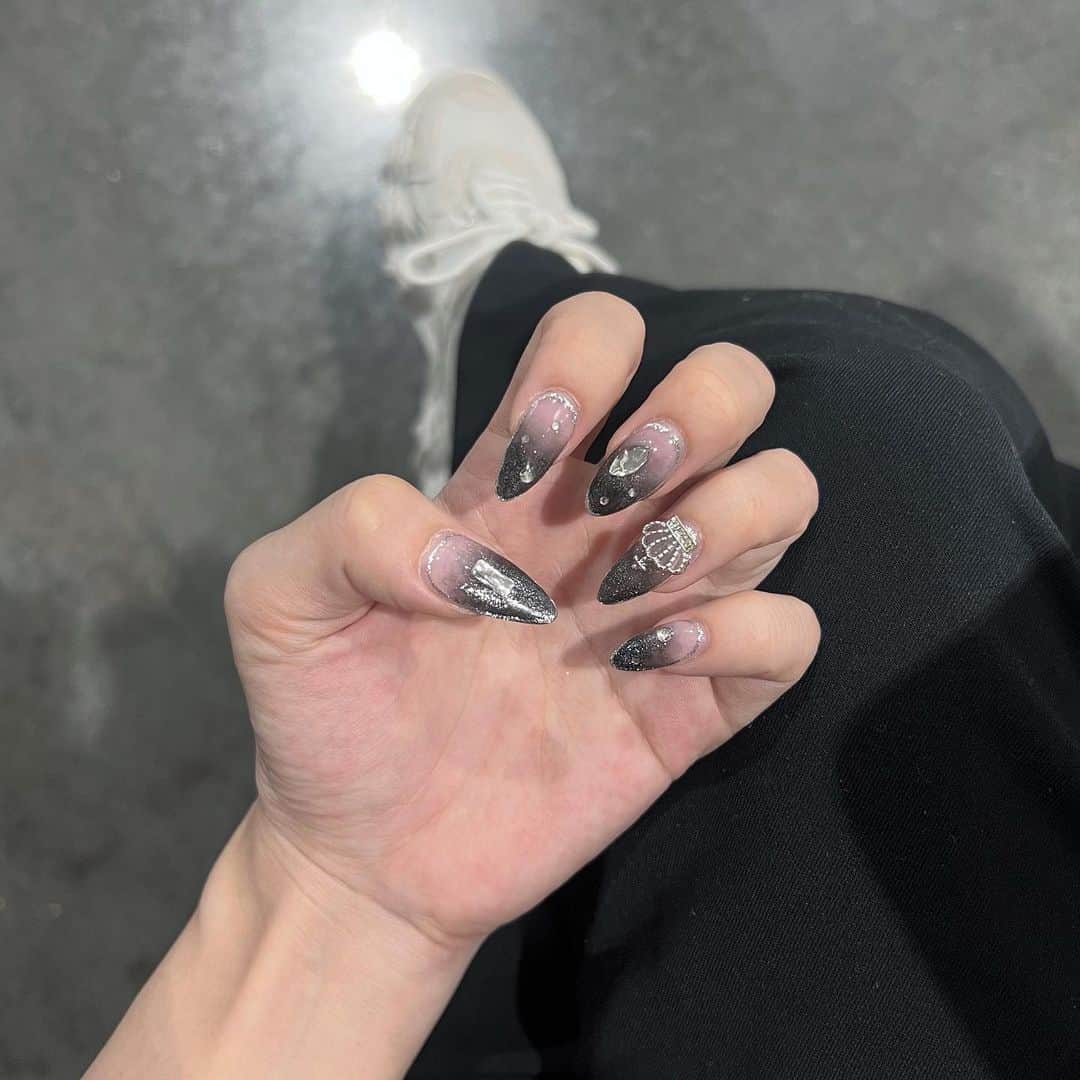 白川れなさんのインスタグラム写真 - (白川れなInstagram)「New nail 👑⁡ ⁡ @lilybeautynail  ⁡ ⁡ ⁡ ⁡ ⁡ ⁡ ⁡ #ネイル #nail #地雷ネイル #韓国メイク#fashion #portrait #selfie #随手拍 #網美 #셀카 #패션 #데이트」6月27日 19時42分 - __r_kw