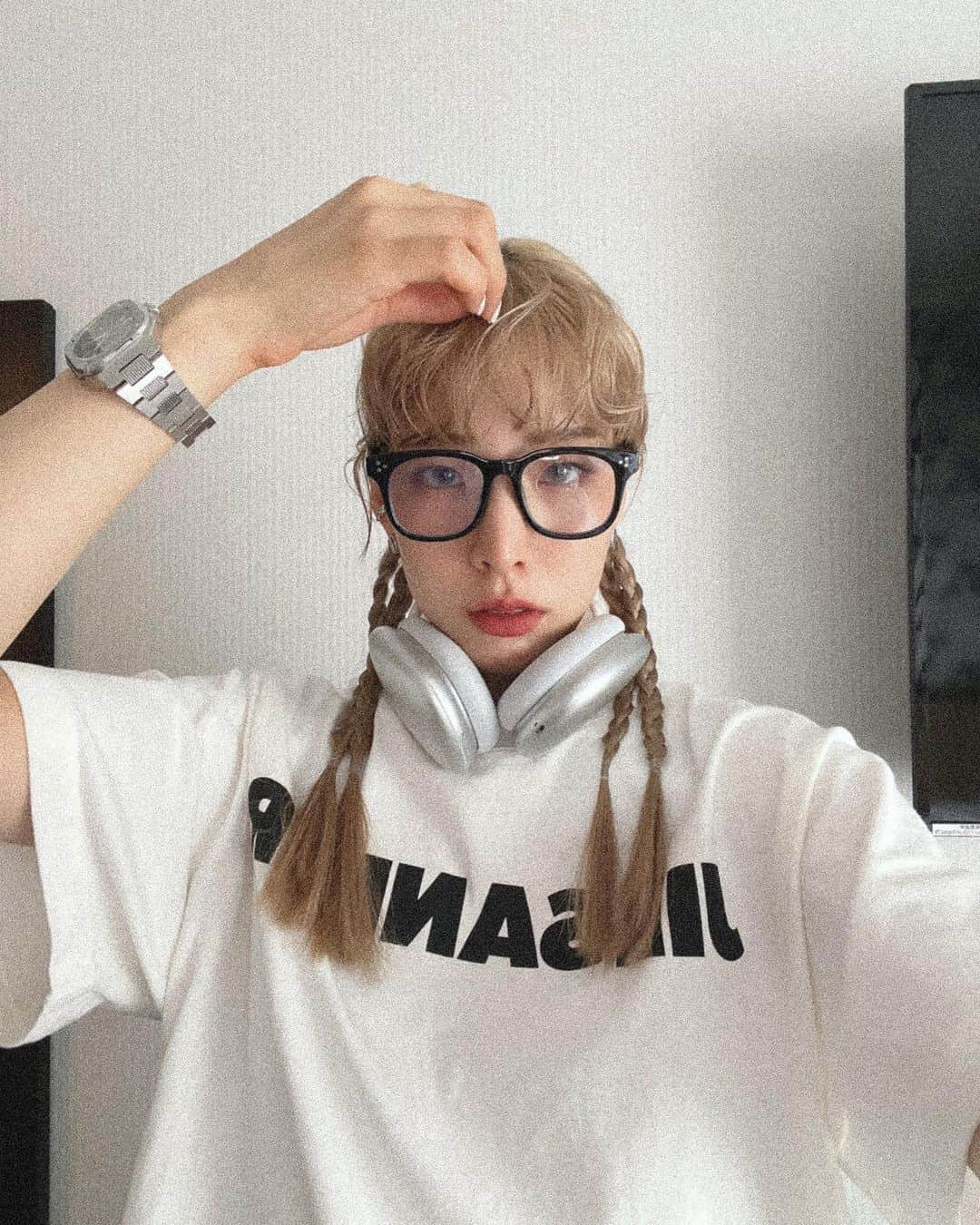 江村美咲のインスタグラム：「🌀⛓️👓🎧🩶 #misaki_hobby」