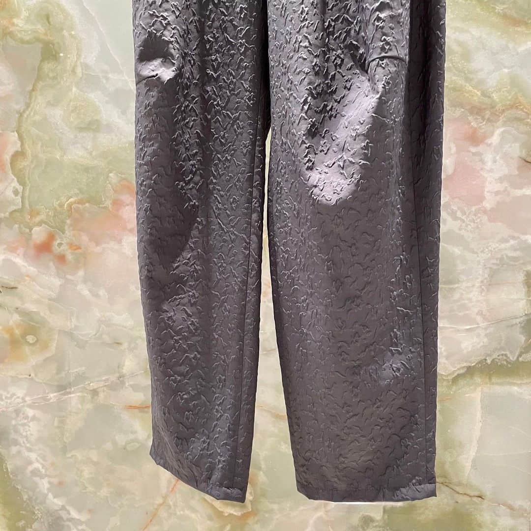 H BEAUTY&YOUTHさんのインスタグラム写真 - (H BEAUTY&YOUTHInstagram)「＜H BEAUTY&YOUTH＞ FLOWER EMBOSSING PANTS ¥26,400 Color: MD.GRAY/BLACK Size: S/M  #H_beautyandyouth #エイチビューティアンドユース @h_beautyandyouth  #BEAUTYANDYOUTH #ビューティアンドユース #Unitedarrows #ユナイテッドアローズ」6月27日 19時46分 - h_beautyandyouth
