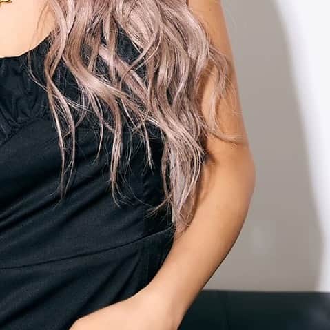 nutsのインスタグラム：「𝗕𝗟𝗢𝗡𝗗𝗘𝗬 × 𝗻𝘂𝘁𝘀 @blondey_official   Model @katomika1212  @seika____official   Photographer @yutomono9   Hairmake @toyoda_madoka」