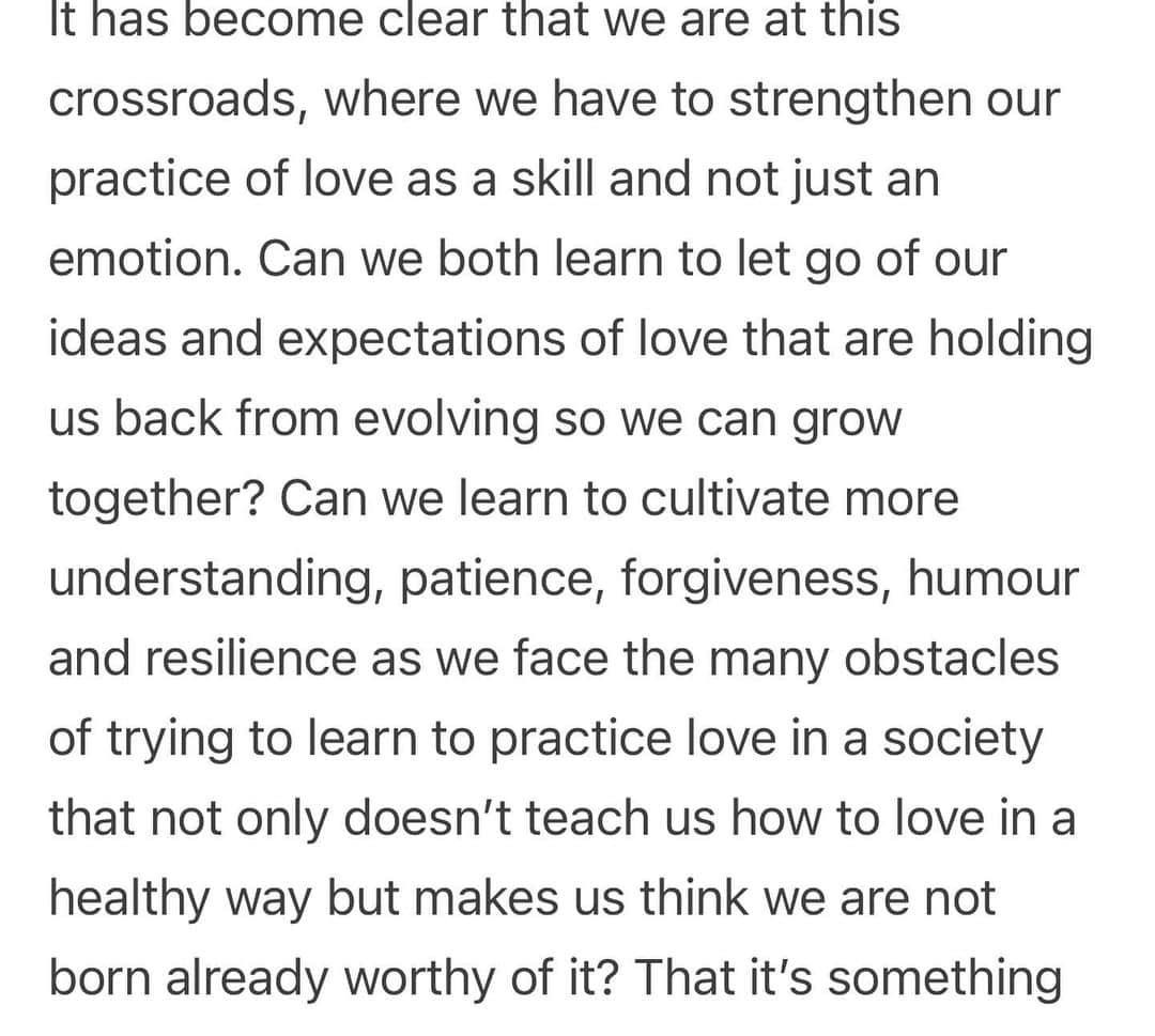 ナオミ・シマダさんのインスタグラム写真 - (ナオミ・シマダInstagram)「I recently posted an extra tender #tendercontributions: some recent reflections on what it takes to go the distance in life and love. I felt slightly nervous to share it as its a really personal one about the ongoing hurdles of my current relationship but considering that the inner workings of our close partnerships are often so strictly guarded and shrouded in secrecy they often leave us feeling ashamed, inadequate and stuck in a state of fear when conflict shows up (as it always will!), so it felt important and powerful to share. IG is full of photos of perfect Kodak couple moments, not that more is owed to us but that makes it hard to get a deeper sense of what it actually takes to make them work. After all it’s not our fault we aren’t really taught love as a skill and not just an emotion but we can learn! Currently trying to ride the waves and tides of love without clenching so hard onto a necessary outcome, to really live in the present moment and to be grateful for change however it shows up. To remember to always try to move from a place of love over fear whatever happens. That there are so many different ways to be in relationship and create family and it’s just about learning to see them anew. Thank you Nico for being your sweet self, for loving me without expectations and for being open to sharing our precious story. thank you also to the runners of the milano marathon who inspired this piece, you can read or listen to me reading it in full in the link in bio <3」6月27日 19時47分 - naomishimada