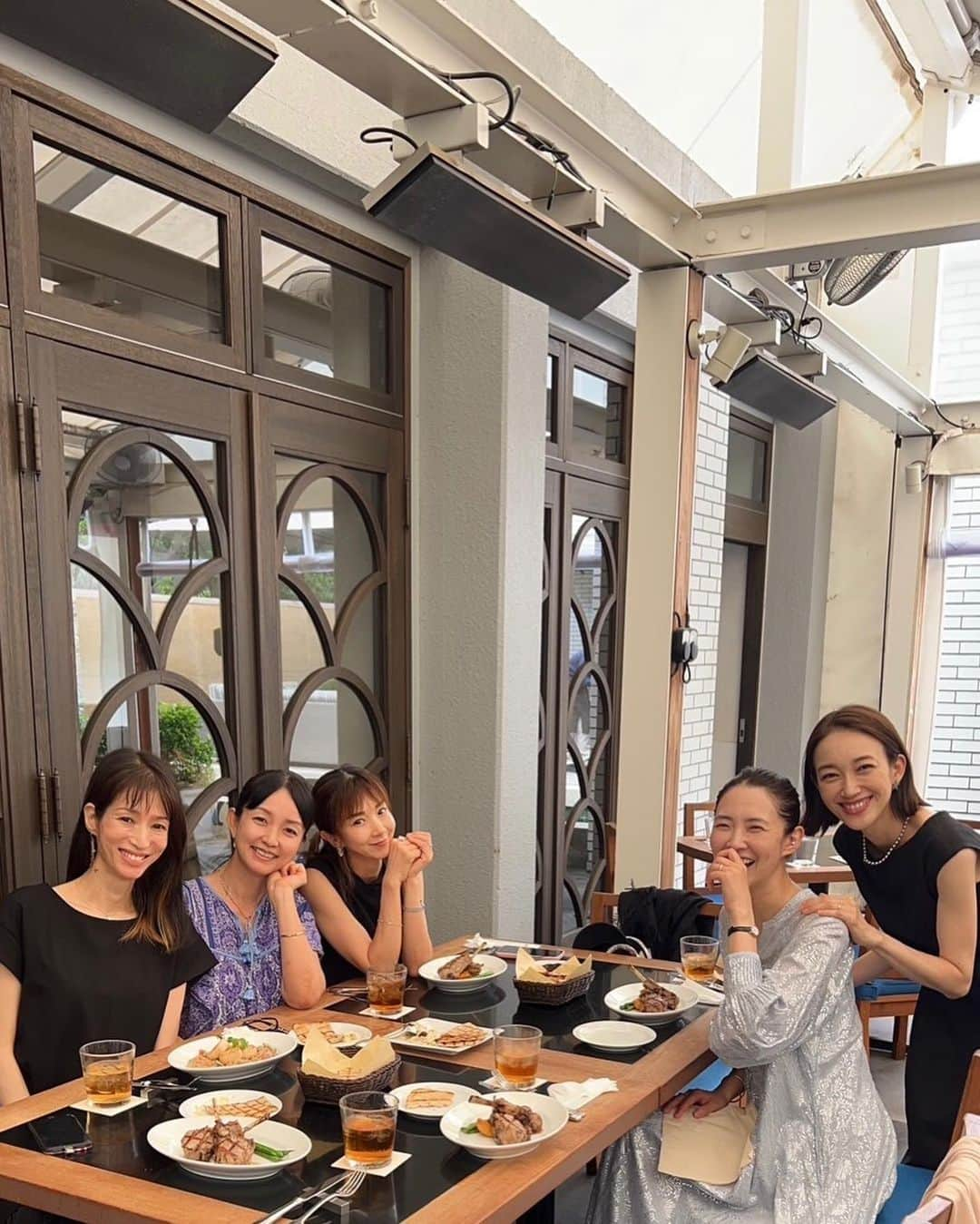 佐藤弥生さんのインスタグラム写真 - (佐藤弥生Instagram)「🍽️ お久しぶりな方々とランチ会🤍 美女に囲まれる✨✨  木口美和子ちゃん はまじ ほしのあきちゃん 甘糟記子ちゃん  本当皆んな相変わらず綺麗なのよ〜🥹 😆それか〜ぃな瞬間⁇w NON-NO、MORE、ＭＣシスター、LUCi、プチセブン... いやいや懐かしいわ❗️ のりへーちゃんいつもありがと💛 みんなまたね〜 #CICADA #表参道ランチ  #ハムス好き #お土産ありがとう #ほしのあき　ちゃん」6月27日 19時49分 - yayoyayo_s