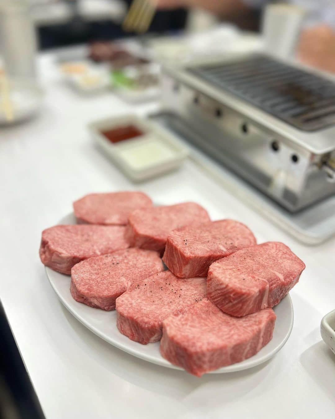 鄭大世のインスタグラム：「八王子　焼肉　大幸園  -厚切りたん -塩ホルモン -上ハラミ -炙りレバー  感動的な美味しさでした。  #焼肉#八王子」