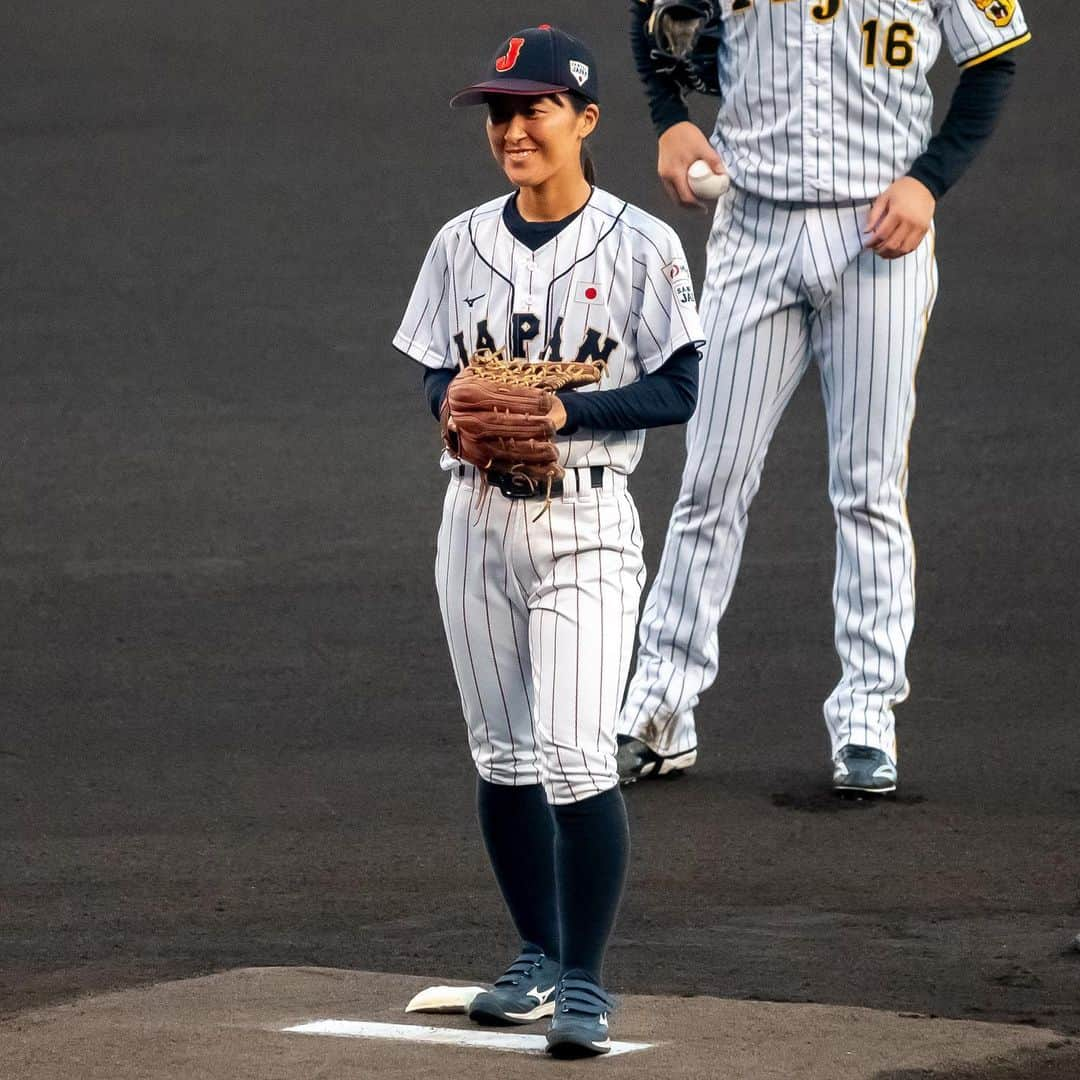 侍ジャパンのインスタグラム：「本日のJERAセ・リーグ 阪神タイガース 対 中日ドラゴンズ（阪神甲子園球場、18時試合開始）は「侍ジャパンDAY」。5月21日～6月1日に香港で開催された「第3回BFA女子野球アジアカップ」に外野手として出場し、日本の3連覇に貢献し、首位打者・ベストナイン（外野手）も獲得した三浦伊織選手（阪神タイガースWomen）による始球式も行われました。  https://www.japan-baseball.jp/jp/news/press/20230627_1.html  #侍ジャパン #侍ジャパンDAY #三浦伊織」