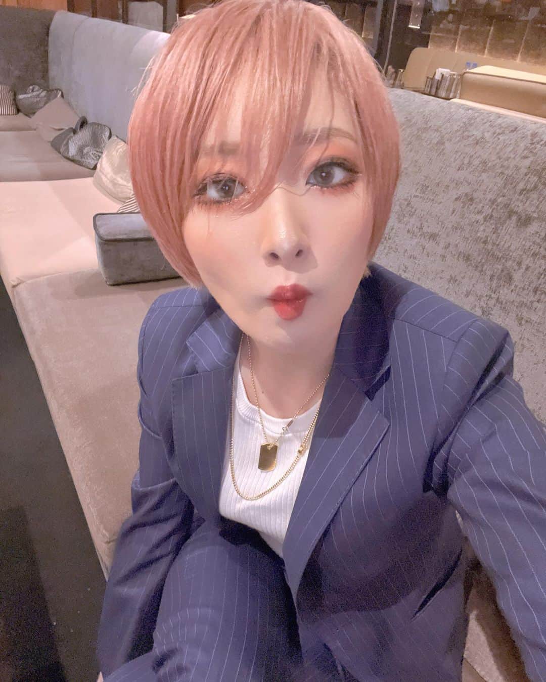 のインスタグラム：「😯」