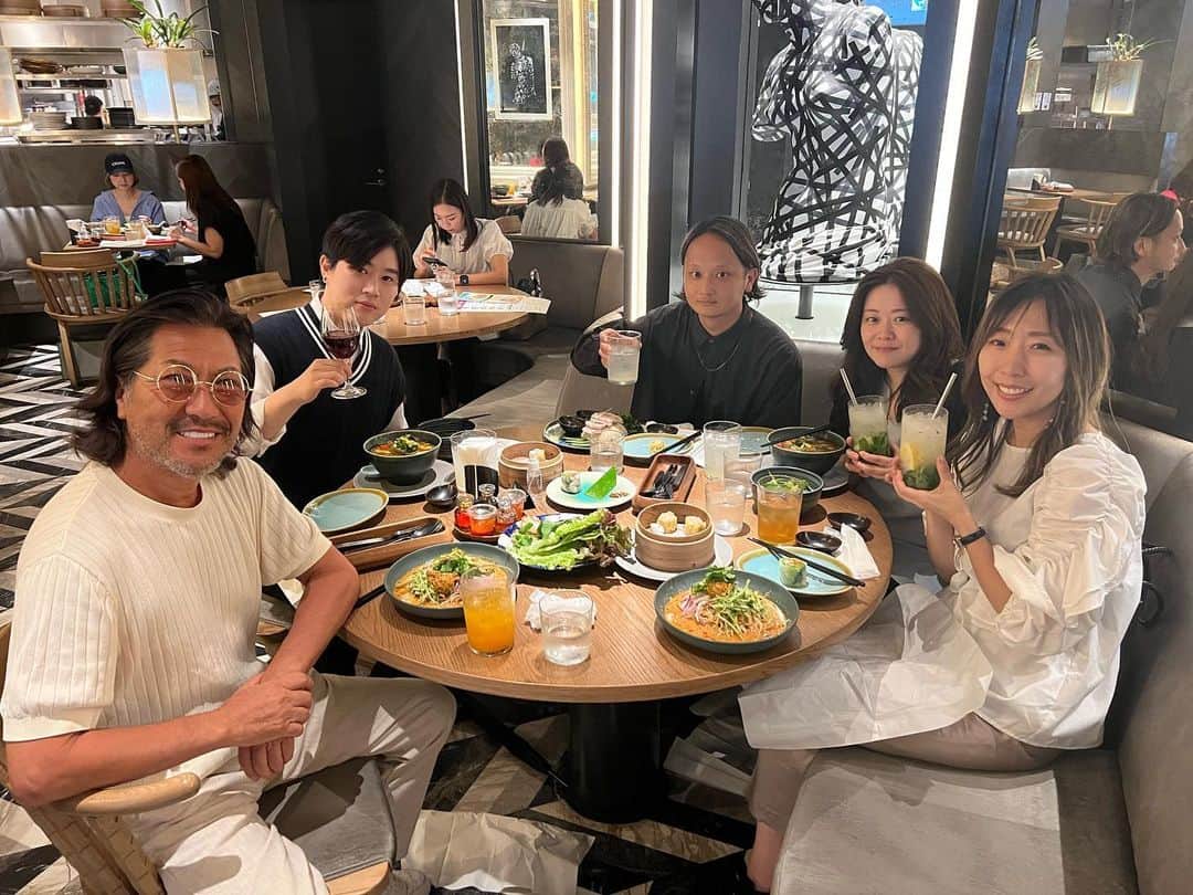 國分利治さんのインスタグラム写真 - (國分利治Instagram)「Earthサポート本部メンバーとの ランチ懇親会‼️  縁の下の力持ち、何時もありがとう御座います‼️  #國分利治 #toshiharu_kokubun #アースホールディングス #hairmakeearth #美容師 #美容室 #ferrari488spidr #フェラーリ488スパイダー #EARTHEART #アースハート #fashion #ファッション #美容 #アースリクルート #國分塾 #aistylist #ガーデニング #沖縄旅行 #Earth那須グランピングハウス」6月27日 20時07分 - toshiharu_kokubun