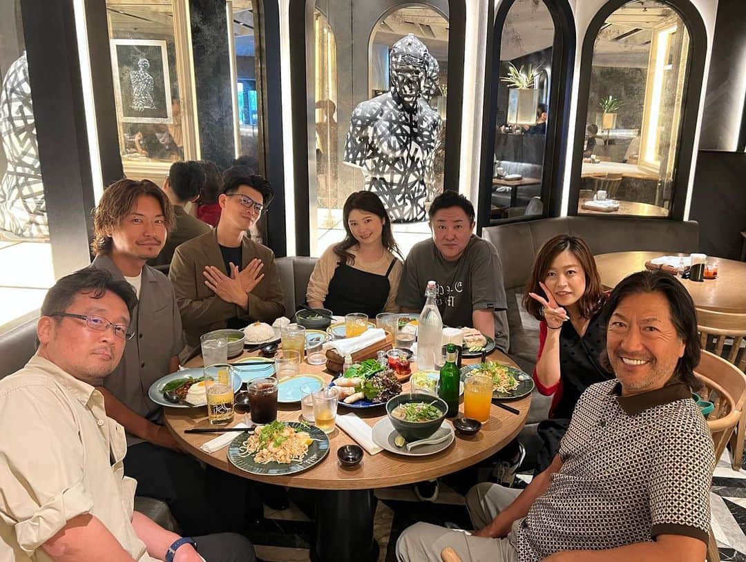 國分利治さんのインスタグラム写真 - (國分利治Instagram)「Earthサポート本部メンバーとの ランチ懇親会‼️  縁の下の力持ち、何時もありがとう御座います‼️  #國分利治 #toshiharu_kokubun #アースホールディングス #hairmakeearth #美容師 #美容室 #ferrari488spidr #フェラーリ488スパイダー #EARTHEART #アースハート #fashion #ファッション #美容 #アースリクルート #國分塾 #aistylist #ガーデニング #沖縄旅行 #Earth那須グランピングハウス」6月27日 20時07分 - toshiharu_kokubun
