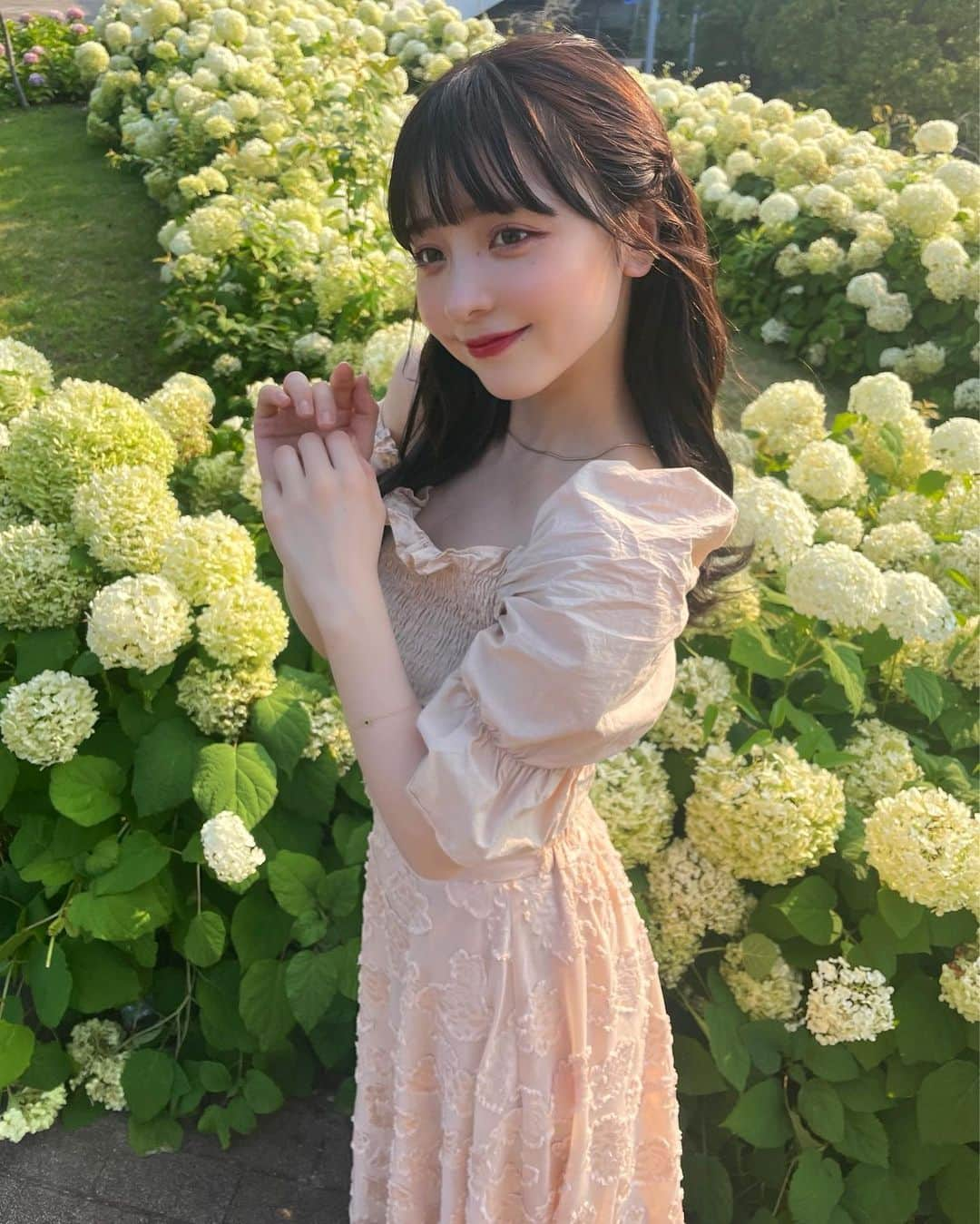 新田湖子さんのインスタグラム写真 - (新田湖子Instagram)「お花に囲まれて幸せ🪷🌸 このまえお台場行った時に素敵すぎるお花たくさん咲いてて幸せすぎたぁあ、♡」6月27日 20時22分 - coconitta0809