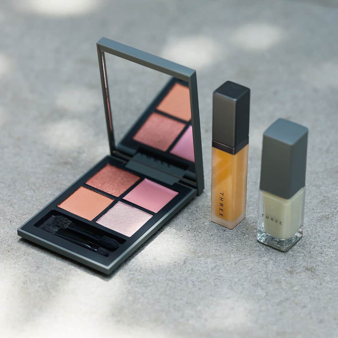 THREEのインスタグラム：「〈BEST COSMETICS AWARDS 2023MAKE UP 〉 今シーズンも、多くの新商品が多数のメディアで2023年上半期ベストコスメに輝きました。今回は、メイクアップ受賞商品をご紹介！  ■THREE ディヴァインリップジェム 01 -つけた瞬間に2層のヴェールを形成し、かつてないクリアな色彩とやわらかなツヤ感を両立させた新感触のリキッドリップカラー。唇の自然な赤みを引き出すイノセントなヌーディイエロー。  ■THREE ディメンショナルビジョンアイパレット 12 -組み合わせ次第で自由自在に楽しめるパレット。ウォームな輝きの中のひとさじのピンクみが新鮮。 春を呼ぶ華やかなコッパーオレンジ。  ■THREE ネイルポリッシュ 137 -太陽の色と温かみを潜ませた、モード感あふれるカラー。若草の間を軽やかに駆け抜けていくようなセージグリーン。  #threecosmetics #べスコス2023 #ベストコスメ」