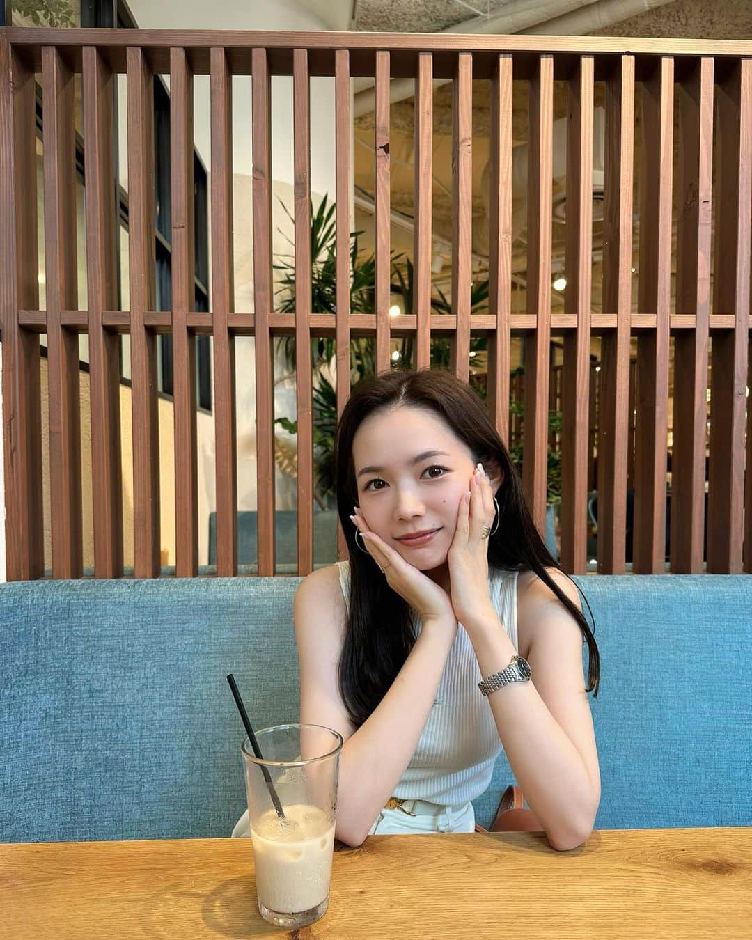 宮所舞のインスタグラム：「髪の毛暗くした🖤☺️#最近」