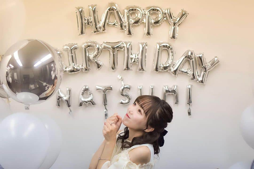 小日向夏実のインスタグラム：「🎂🫧  改めてお誕生日イベントに来てくださりありがとうございました！  卒業してから会う機会もない中ずっと好きでいてくれたり早い時間帯だったのにも関わらず30人以上の方がチェキ会に参加してくれたり本当に幸せ者です😭💕  事前に会場を装飾してくれたりたっっくさんのプレゼントをくれたり皆んなからの愛が伝わりました☺️だいすきー！  また来年もやってね〜って声が多かったので来年まで思ってくれている方がいたら考えます☺️  #お誕生日 #イベント #チェキ会 #撮影会 #被写体 #モデル #撮影会モデル #低身長コーデ #ヘアメイク #japanesegirl #followｍe #いいね歓迎」