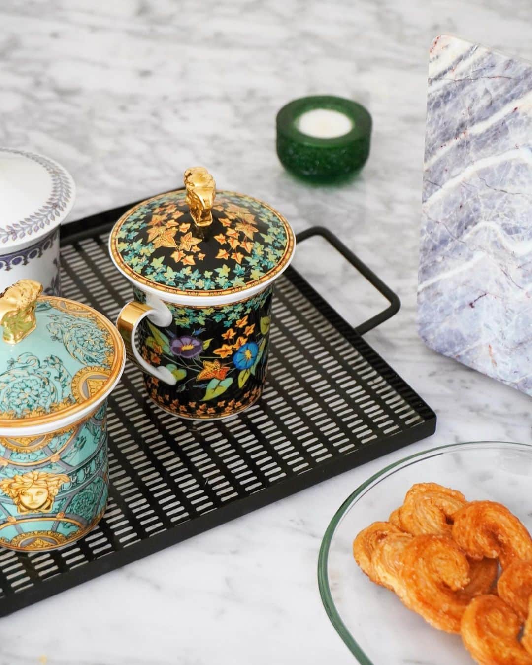 Moanna S.さんのインスタグラム写真 - (Moanna S.Instagram)「Currently addicted to these Versace x Rosental mugs!  Celebrating the 30th anniversary of “Versace meets Rosenthal”, these limited edition mugs are emblematic of the brand’s bold aesthetic. The designs draw inspiration from Versace's brand elements. The mugs are in delicate pastel palettes, with the brand’s signature Medusa head motif adorning the top of the lid for a recognisable finish.  Check out the whole collection now at all the branches @Exclusivities_official! Link in bio!  @Exclusivites_official @rosenthal_porcelain #Exclusivités #homedecor #homeandlifestyle #luxurytableware #RosenthalMeetsVersace #RosenthalinExclusivités #officialrosenthal #Rosenthal」6月27日 20時51分 - moannaxdessire