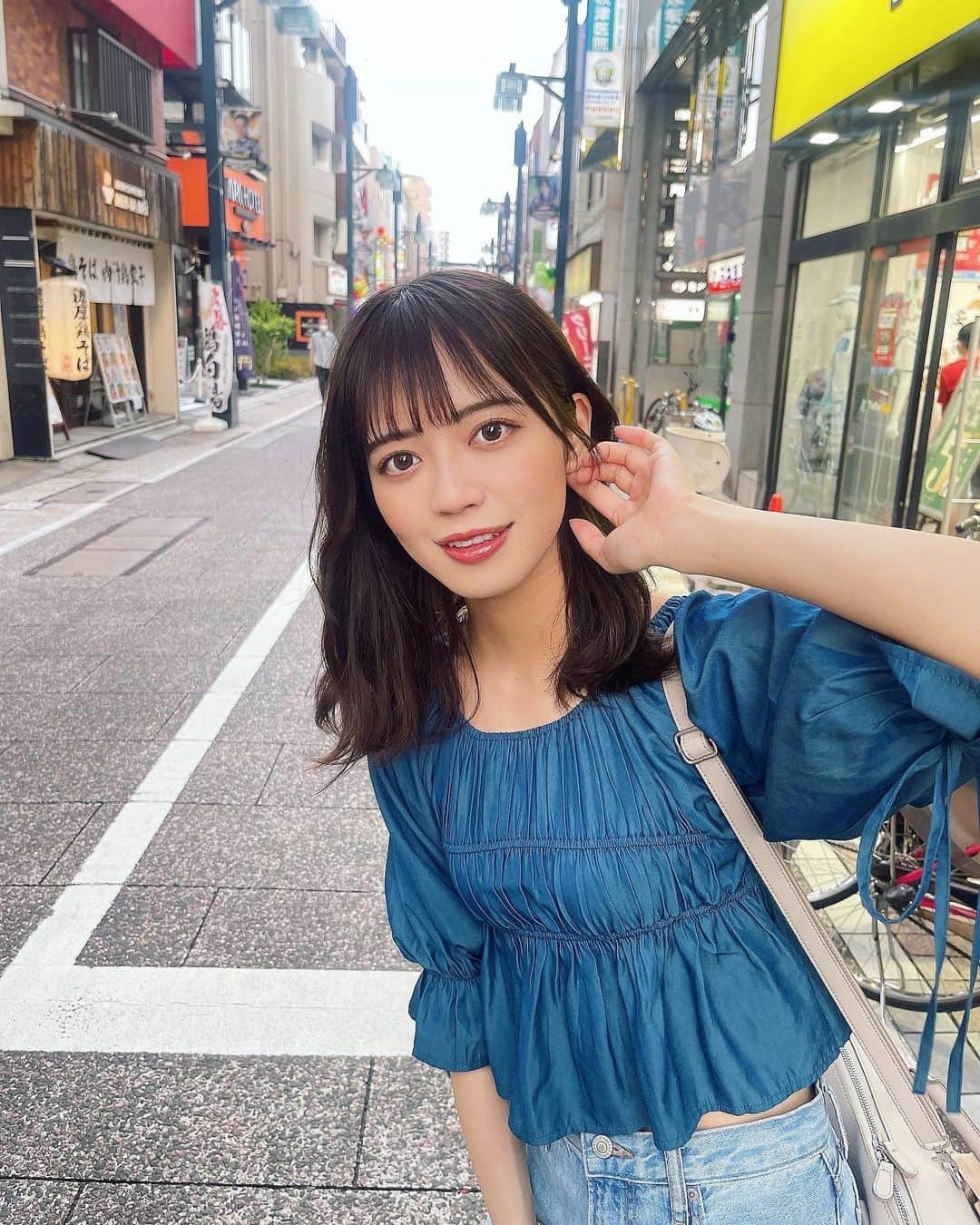 佐藤絵里香のインスタグラム：「🚃 .  戸越銀座でびゅー👧🏻  食べ歩きしたりタピオカ飲んだ〜!!  隣で歩く？？？  . . . . . #戸越銀座グルメ #戸越銀座 #食べ歩き #アイドル #followme #likeme #followplease #idol #japanesegirl #asiagirl #偶像 #萌」