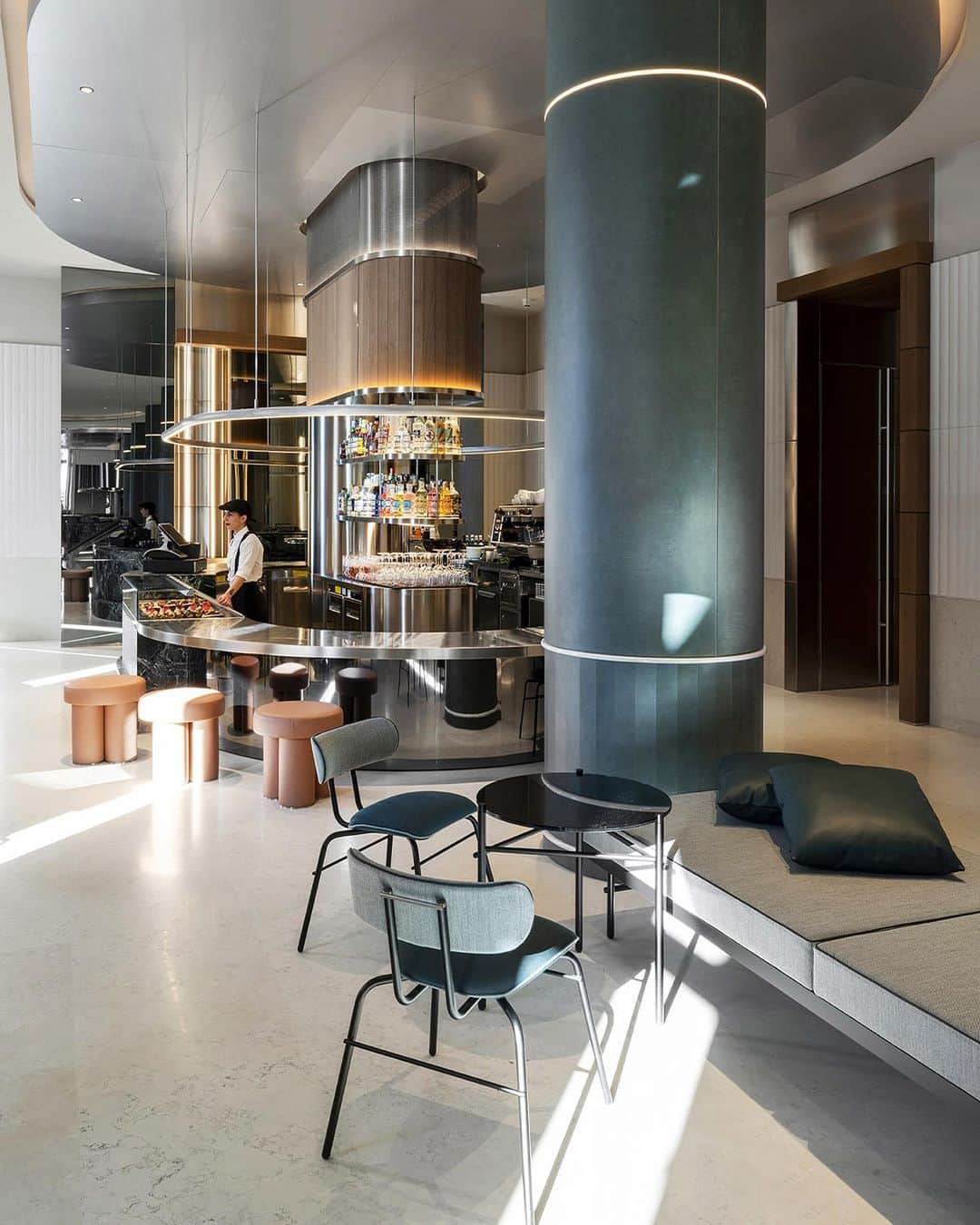 Poltrona Frauのインスタグラム：「Get ready for an incredible experience at @palazzotirsocagliari - @mgalleryhotels, the brand-new 5-star boutique hotel in Cagliari, Sardinia. Designed by @studiomarcopiva, this hotel is a chance to discover Poltrona Frau’s products firsthand.   Facing the city’s marina, the location is an ideal spot from which to immerse yourself in the wonders of the "City of the Sun" as you explore its historic neighborhoods – the same neighbourhoods that Renzo Frau, founder of Poltrona Frau, would have walked more than a century ago.   Ph: Andrea Martiradonna  #PoltronaFrau  #PFCustomInteriors」