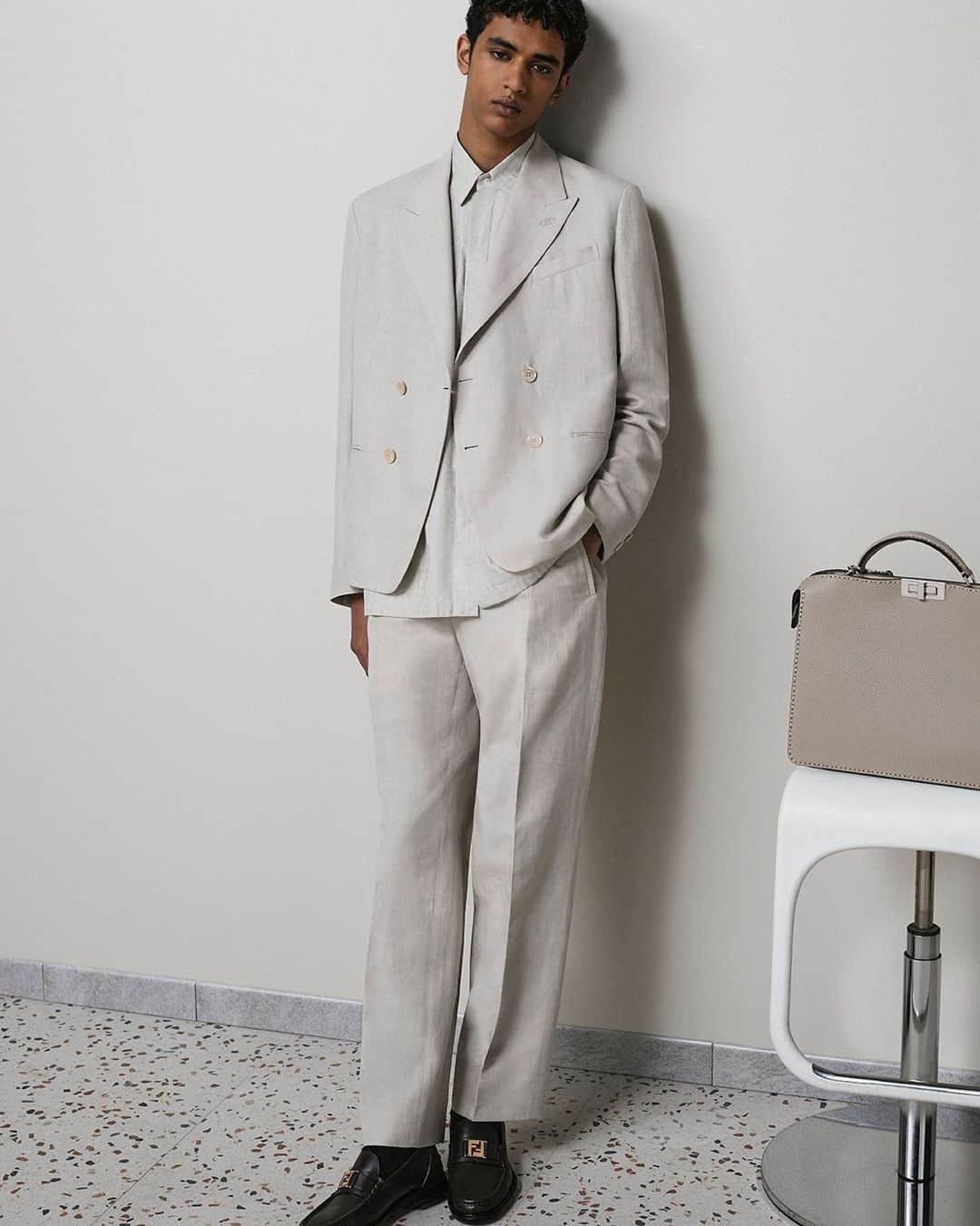 Fendiのインスタグラム：「Fun formal. A double-breasted linen jacket is cropped for #FendiSummer.  Artistic Director of Accessories and Menswear: @silviaventurinifendi ​ Artistic Director of Jewelry: @delfinadelettrez​  Photography: @brunostaub   Styling: @ganio Makeup: @samiamohsein Hair: @ramoneyluv  Casting: @piergiorgio  Model: Abas Abdirazaq」