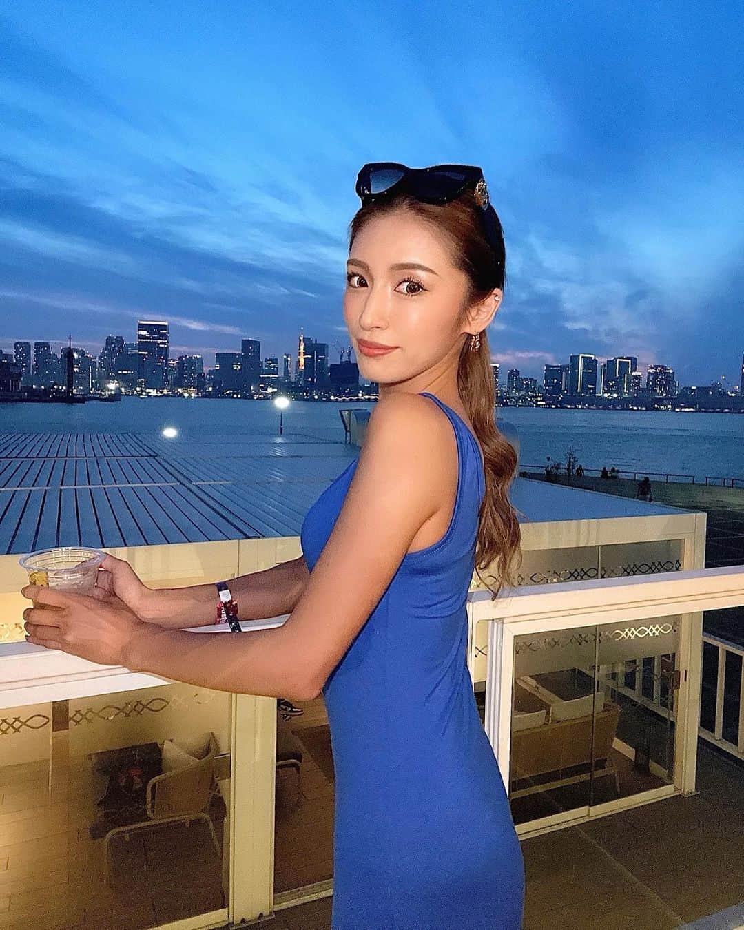 MIWAのインスタグラム：「@margarita_fiesta_japan 🩷 ㅤㅤㅤㅤㅤㅤㅤㅤㅤㅤㅤㅤㅤ ㅤㅤㅤㅤㅤㅤㅤㅤㅤㅤㅤㅤㅤ 夕方から行った時にはピーク時間で 飲みたかったお酒がもう完売してた🥲 知り合いも沢山いたし楽しかった✌︎🪸 ㅤㅤㅤㅤㅤㅤㅤㅤㅤㅤㅤㅤㅤ ㅤㅤㅤㅤㅤㅤㅤㅤㅤㅤㅤㅤㅤ VVIP席から眺める夜景が 綺麗すぎて気持ちよかった。 ひと足先に夏味わえたし やっぱり音楽って元気になる🎼🩷 ㅤㅤㅤㅤㅤㅤㅤㅤㅤㅤㅤㅤㅤㅤㅤㅤㅤㅤㅤㅤㅤㅤㅤㅤㅤㅤ ㅤㅤㅤㅤㅤㅤㅤㅤㅤㅤㅤㅤㅤ #margarita#pr#マルガリータフィエスタ #クエルボ#ホセクエルボ#buervo#豊洲」