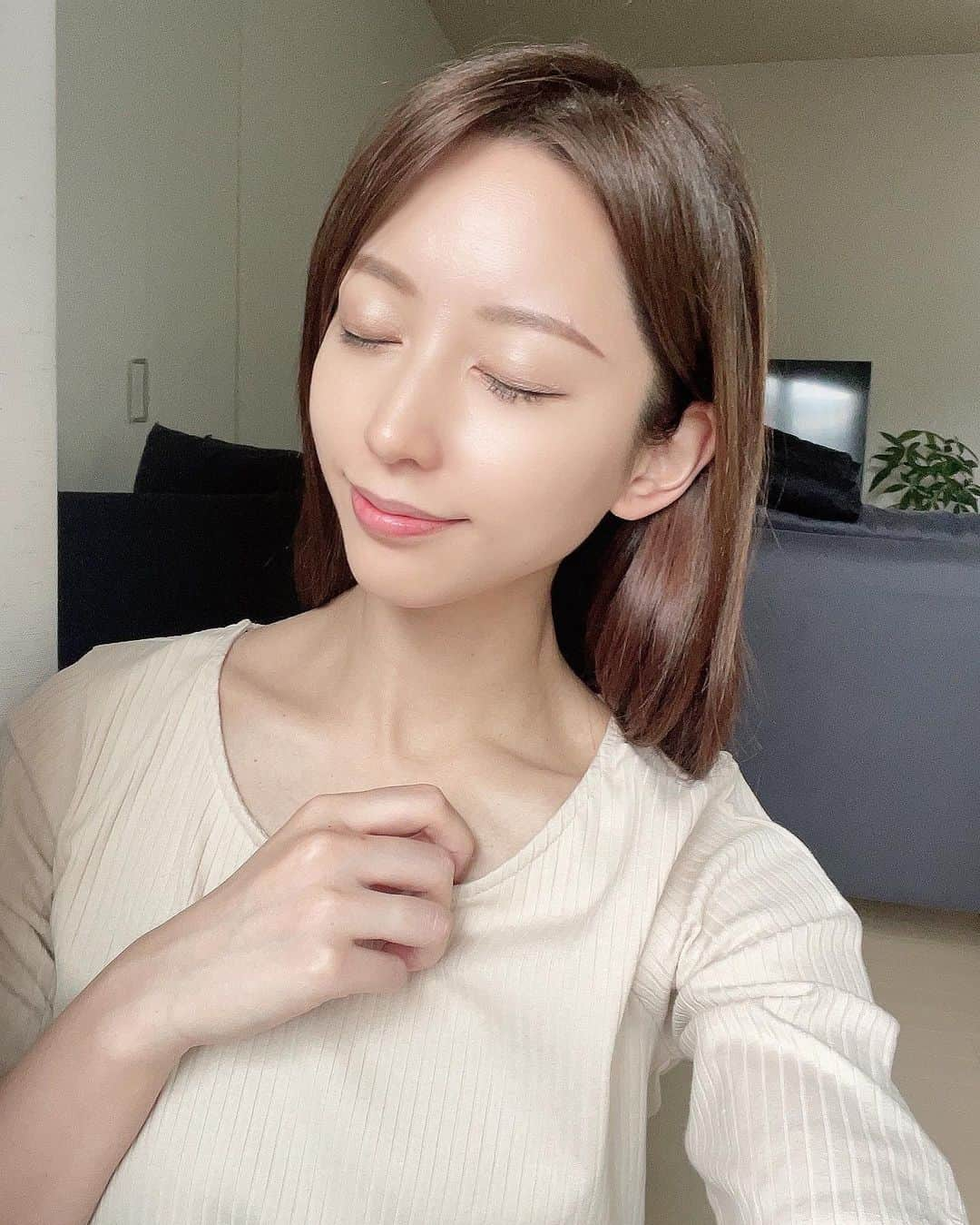 高塚みゆきさんのインスタグラム写真 - (高塚みゆきInstagram)「skin care🧴‎‪🫧  ︎︎ Anuaのベストセラーのもの♡  ︎︎  ︎︎ 肌を整えてくれるドクダミエキス77％配合の 敏感肌の方も安心して使える、低刺激な化粧水🧖🏻‍♀️  ︎︎  ︎︎ テクスチャーも軽くて好きなんよね‪❤︎  ︎︎  ︎︎  ︎︎ -   ︎︎ @anua.jp @anua_japan_review #gifted #アヌア #anua #スキンケア #韓国スキンケア #ドクダミ77％スージングトナー #ドクダミ化粧水 #ベスコス #メガ割おすすめ #Qoo10メガ割 #韓国コスメ」6月27日 21時01分 - m1yu.24