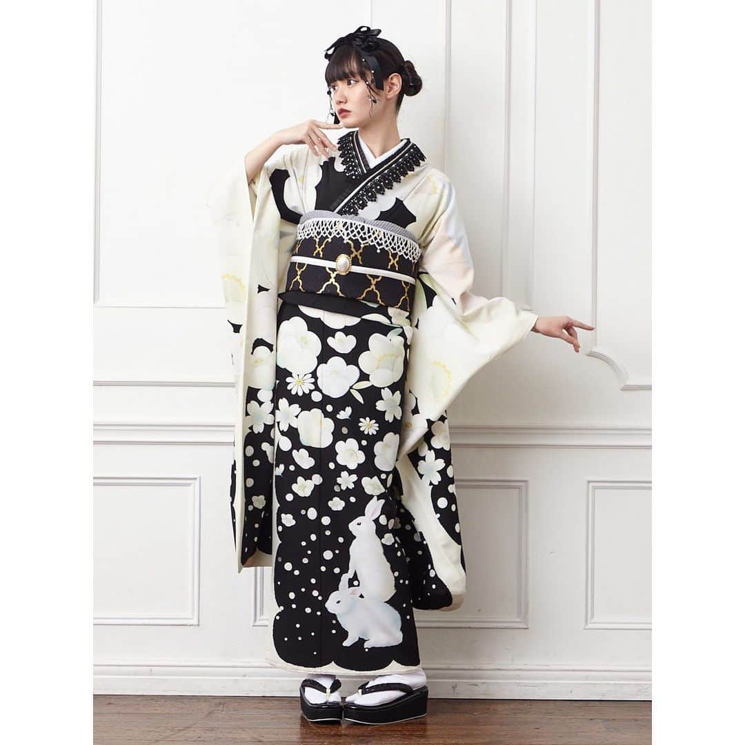荒川ちかさんのインスタグラム写真 - (荒川ちかInstagram)「@furifufurifu さんのモデルをさせていただきました。 成人式ぶりに振袖を着ましたが、どれもとってもステキで撮影が楽しかったです！ さらに和装のテキスタイルと同じ洋服もあるとのことで、それも可愛い…🐈」6月27日 21時05分 - chikatetu