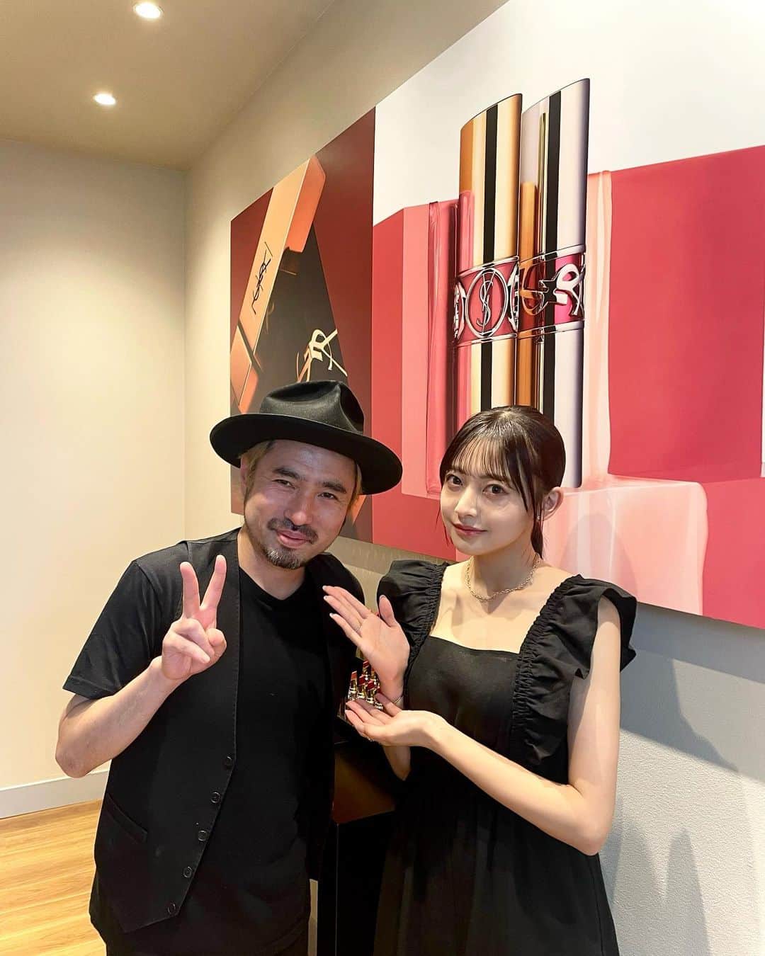 千葉祐夕のインスタグラム：「以前、YSLのイベントで、YSL beauty ナショナルメイクアップアーティストの @jo_takahashi1978 さんに選んで頂いたリップが届きました 🎀  イベントの時は、” ルージュ ヴォリュプテ シャイン No.162 “ を付けて、お写真を撮らせていただいたので、 今日は “ ルージュ ピュールクチュール ザ スリム ベルベットラディカル 314 “ を付けてみました ‪‪☺︎‬  素敵なお色です 💄♡   #ysl #yslbeauty #myysllip」