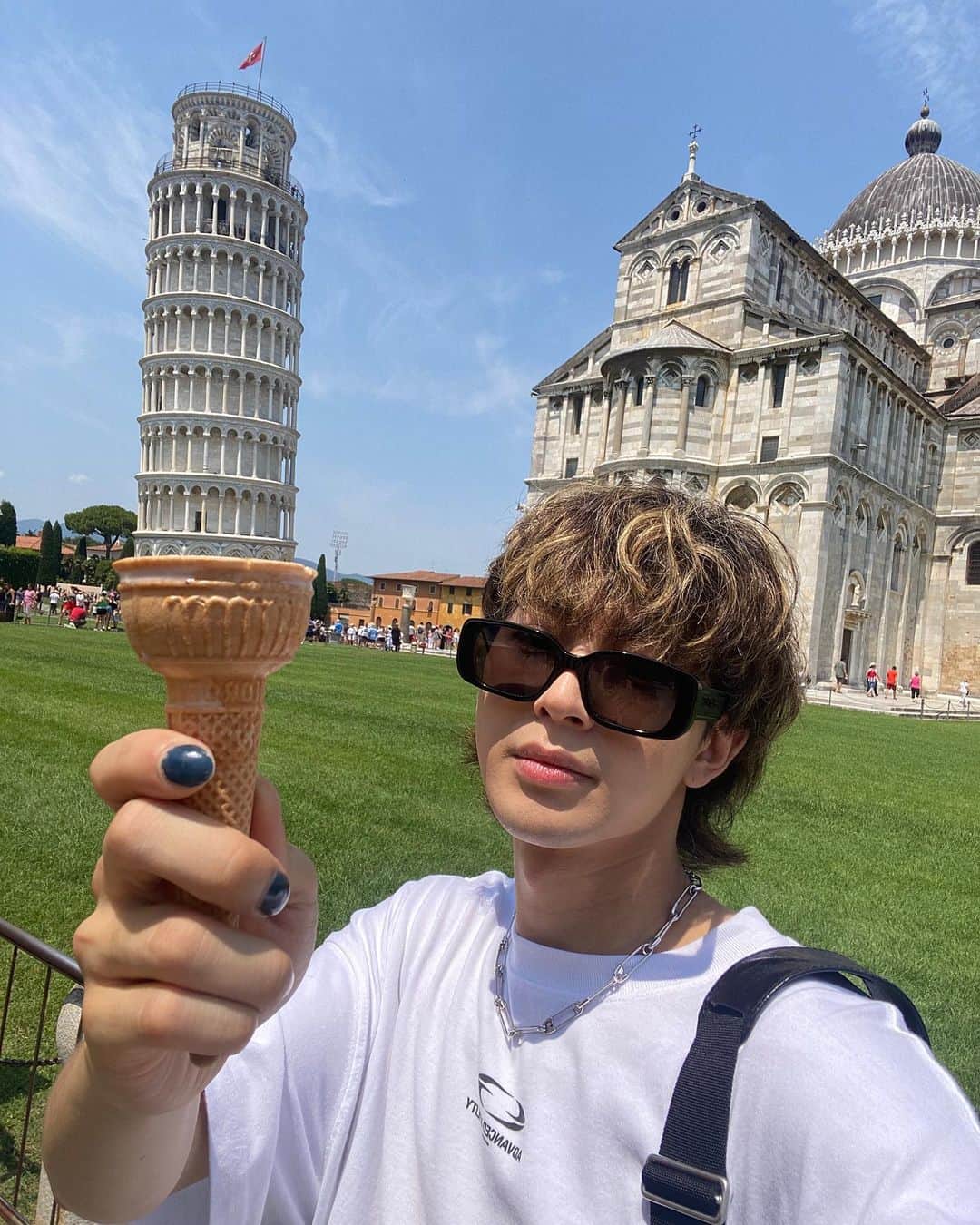 SONG（ソン・ユンヒョン）のインスタグラム：「피사젤라또 드실??🍦#Italy」